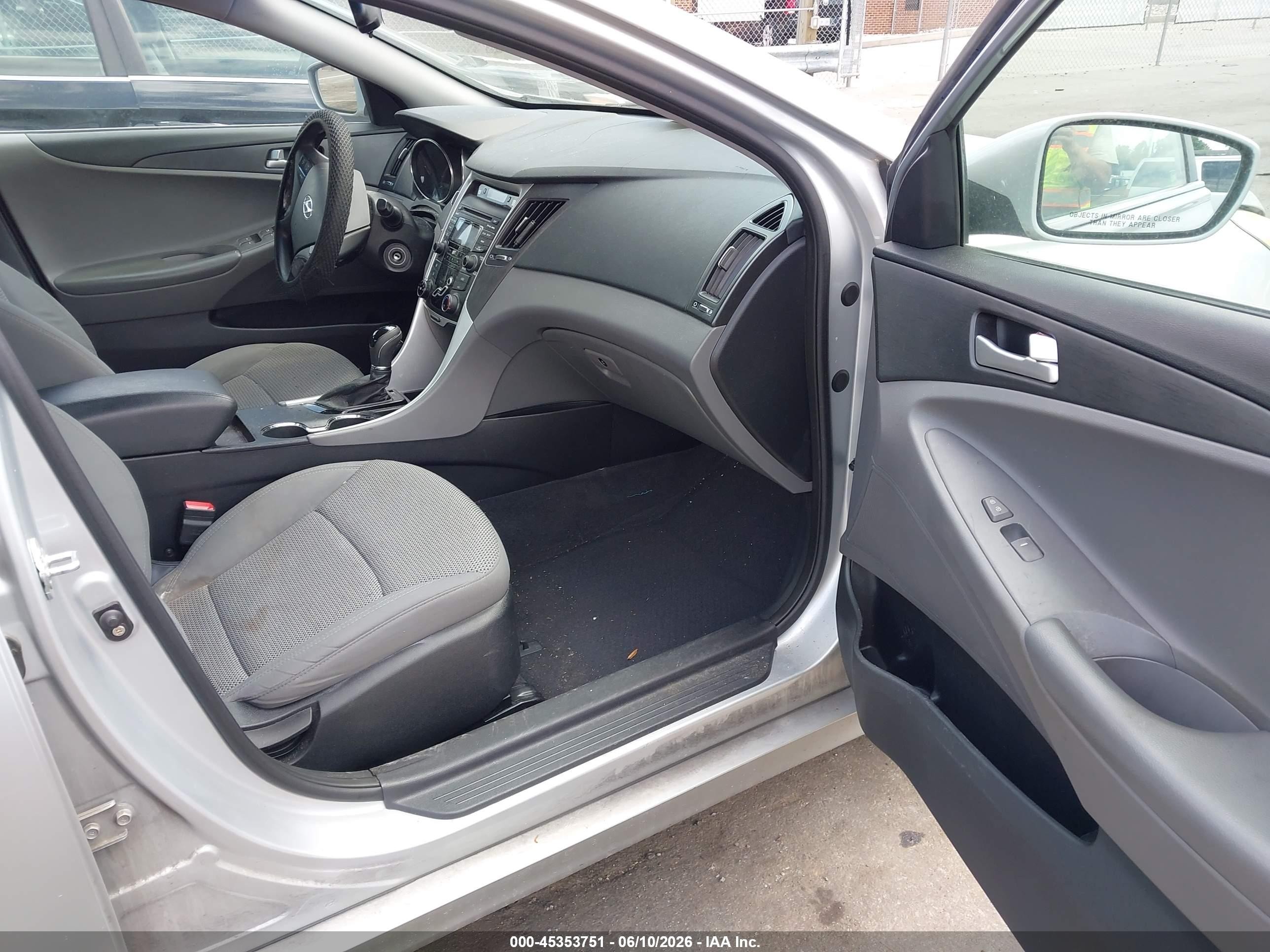 2012 Hyundai Sonata Gls Silver vin: 5NPEB4AC8CH359734