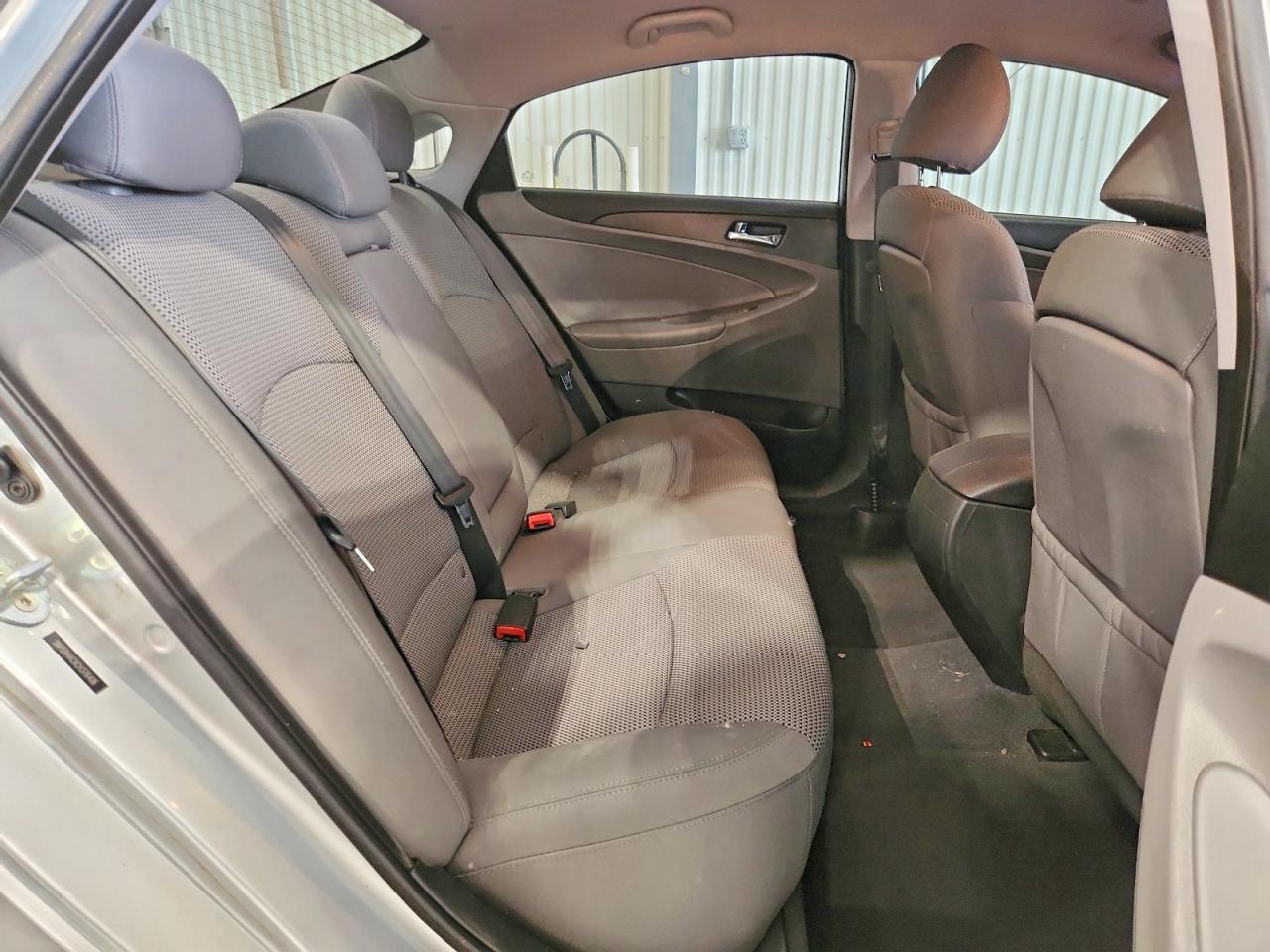 2012 Hyundai Sonata Gls Silver vin: 5NPEB4ACXCH376406