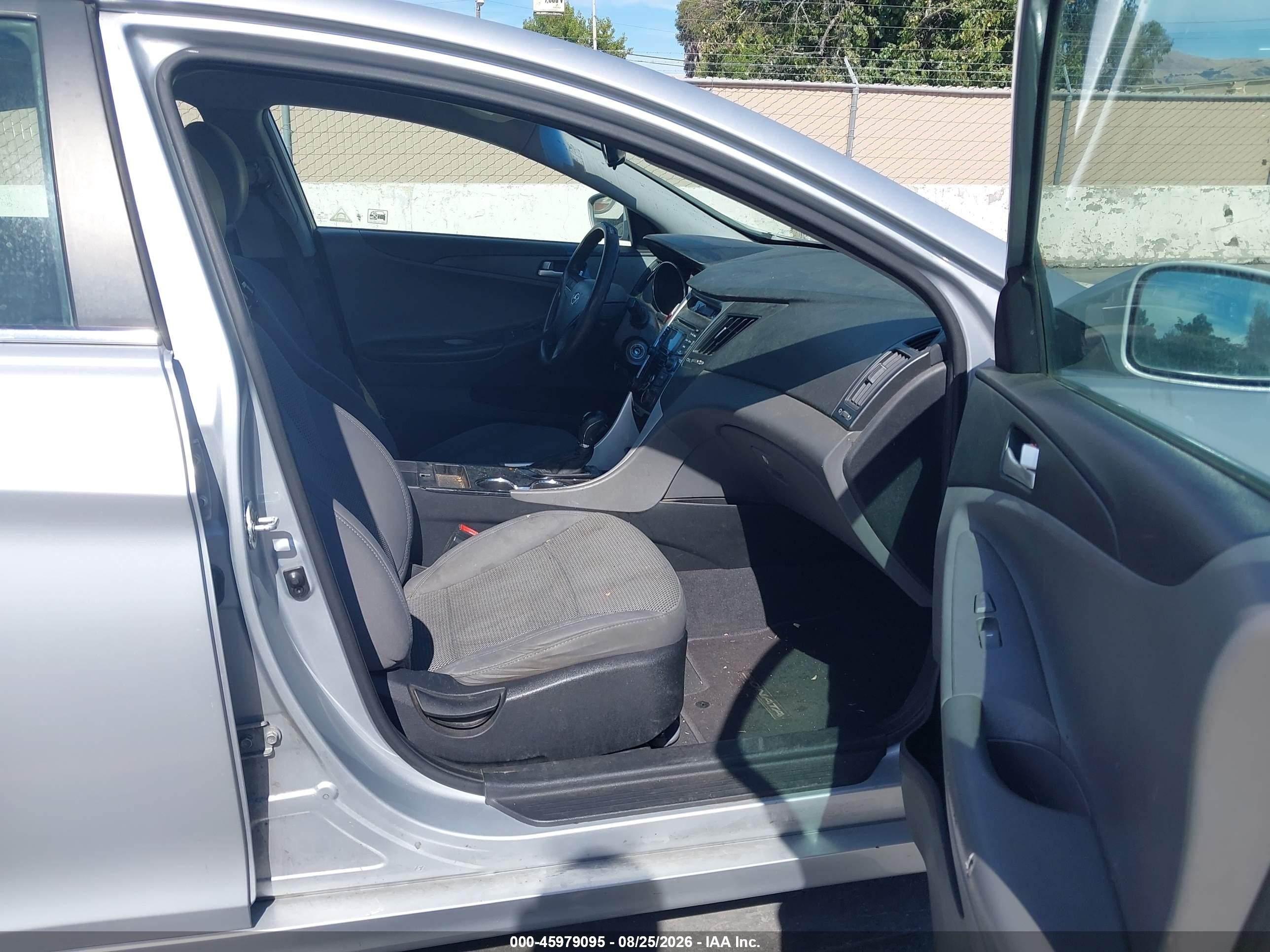 2012 Hyundai Sonata Gls Silver vin: 5NPEB4ACXCH393576