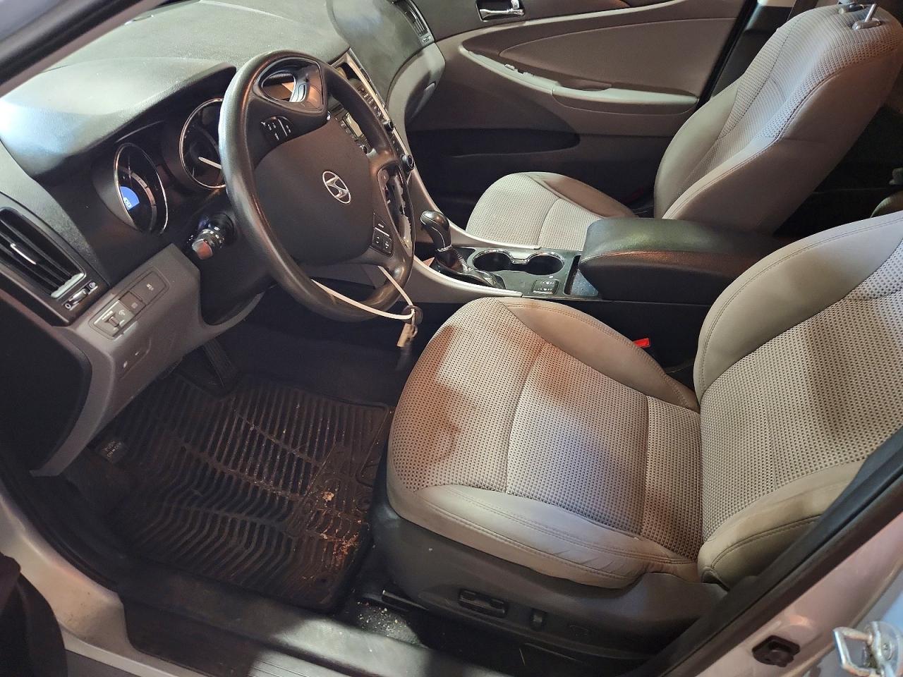 2013 Hyundai Sonata Gls Silver vin: 5NPEB4ACXDH532347