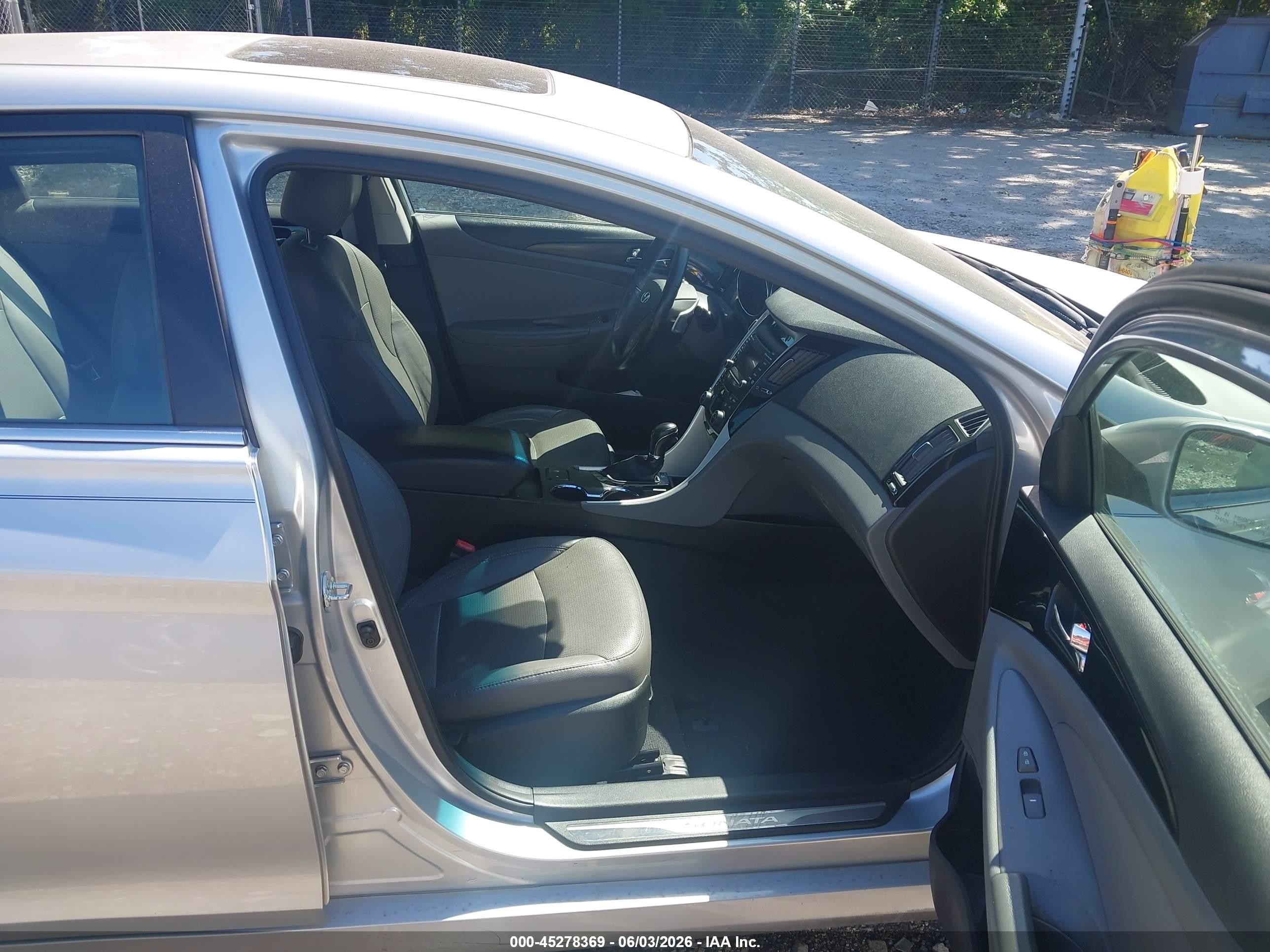 2014 Hyundai Sonata Limited 2.0t Серебряный vin: 5NPEC4AB0EH913355