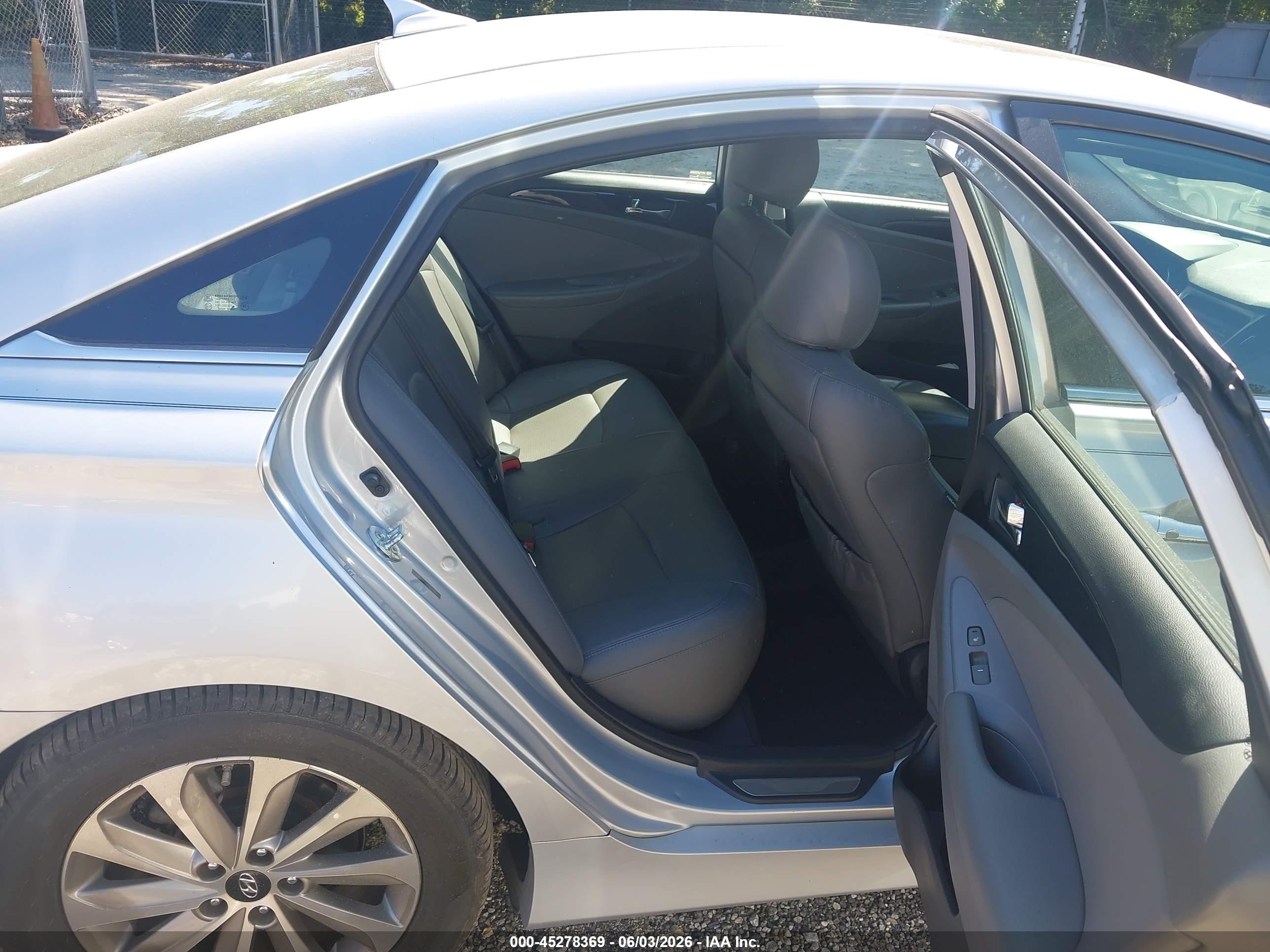 2014 Hyundai Sonata Limited 2.0t Серебряный vin: 5NPEC4AB0EH913355