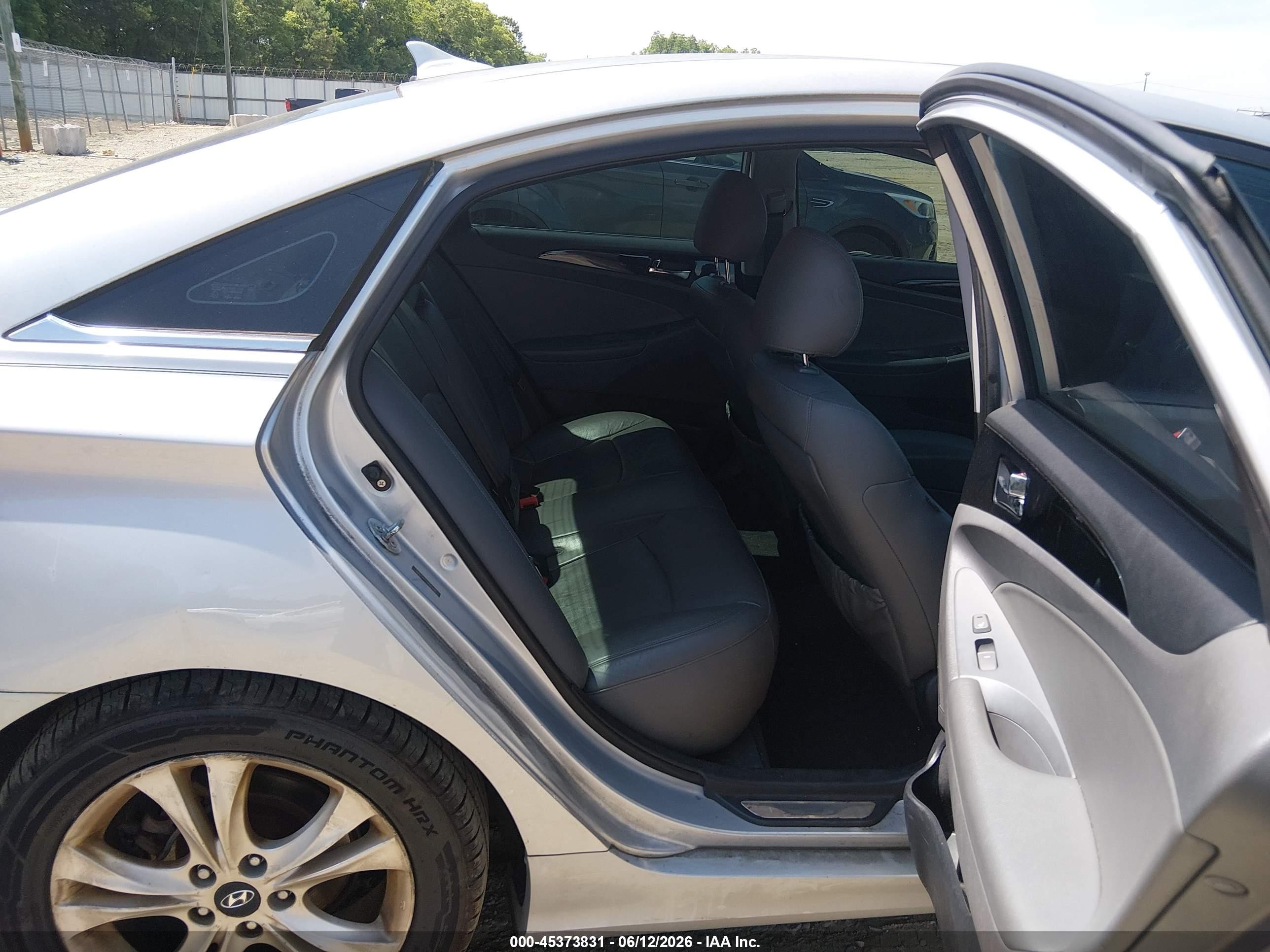 2011 Hyundai Sonata Limited 2.0t Silver vin: 5NPEC4AB2BH305087