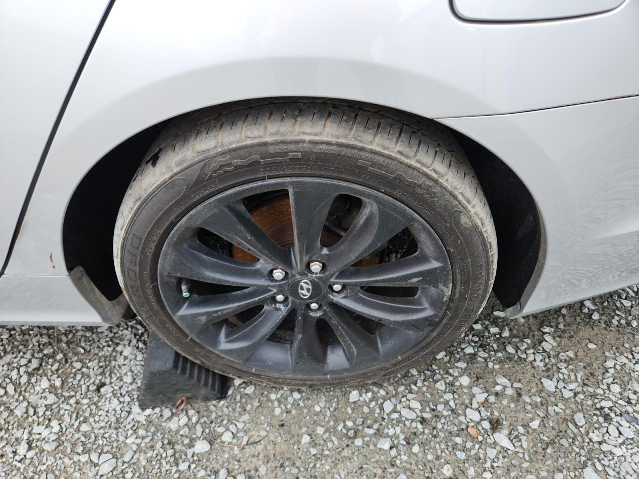 2013 Hyundai Sonata Limited 2.0t Silver vin: 5NPEC4AB7DH801747 Damage: Left Rear Wheel, Curb Rash, > 12 Inches