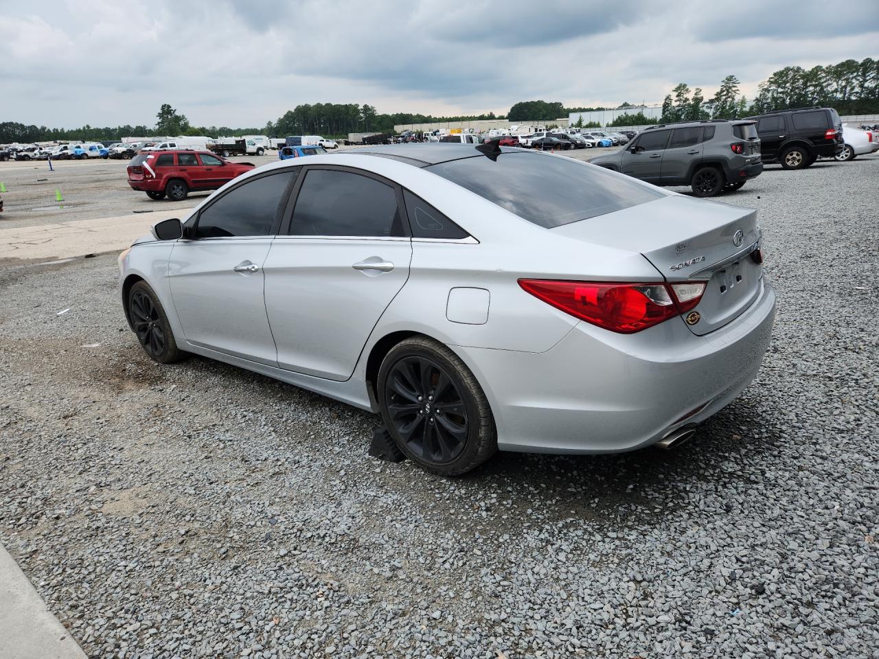 2013 Hyundai Sonata Limited 2.0t Silver vin: 5NPEC4AB7DH801747 Damage: Left Qtr Panel, Dent(S) W/ Paint Dmg, 2 To 3 Inches