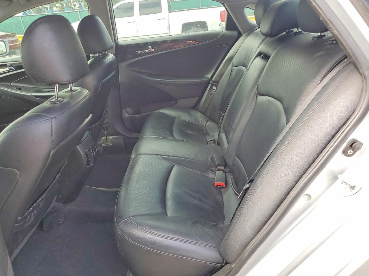 2011 Hyundai Sonata Limited Silver vin: 5NPEC4AC0BH004259