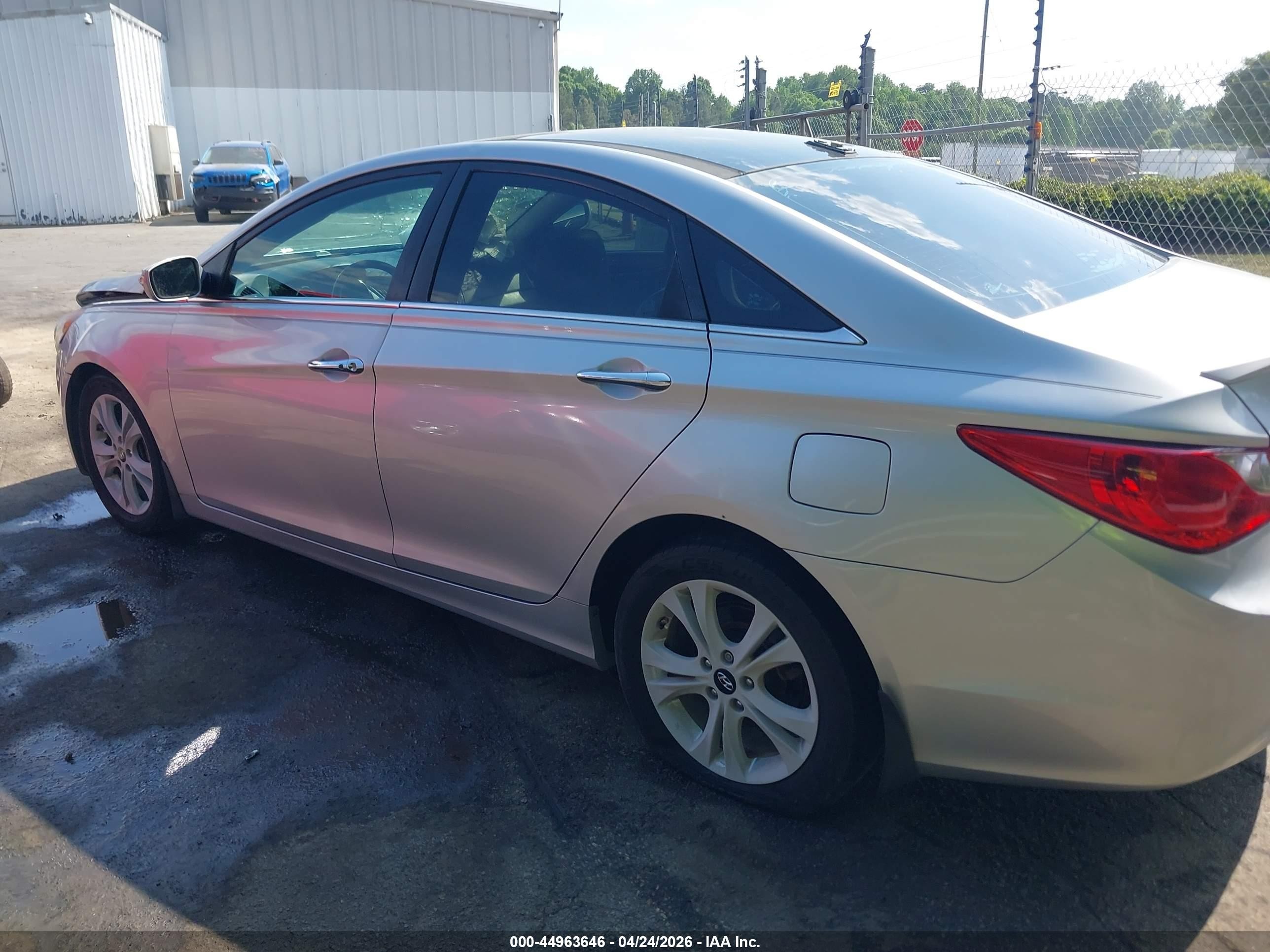 2013 Hyundai Sonata Limited Silver vin: 5NPEC4AC0DH651215