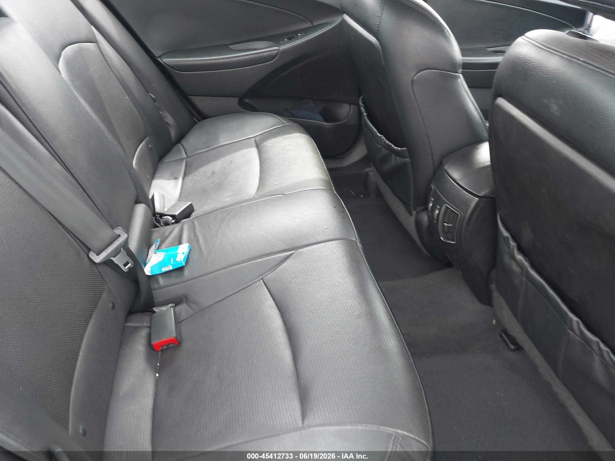 2014 Hyundai Sonata Limited Silver vin: 5NPEC4AC0EH815404