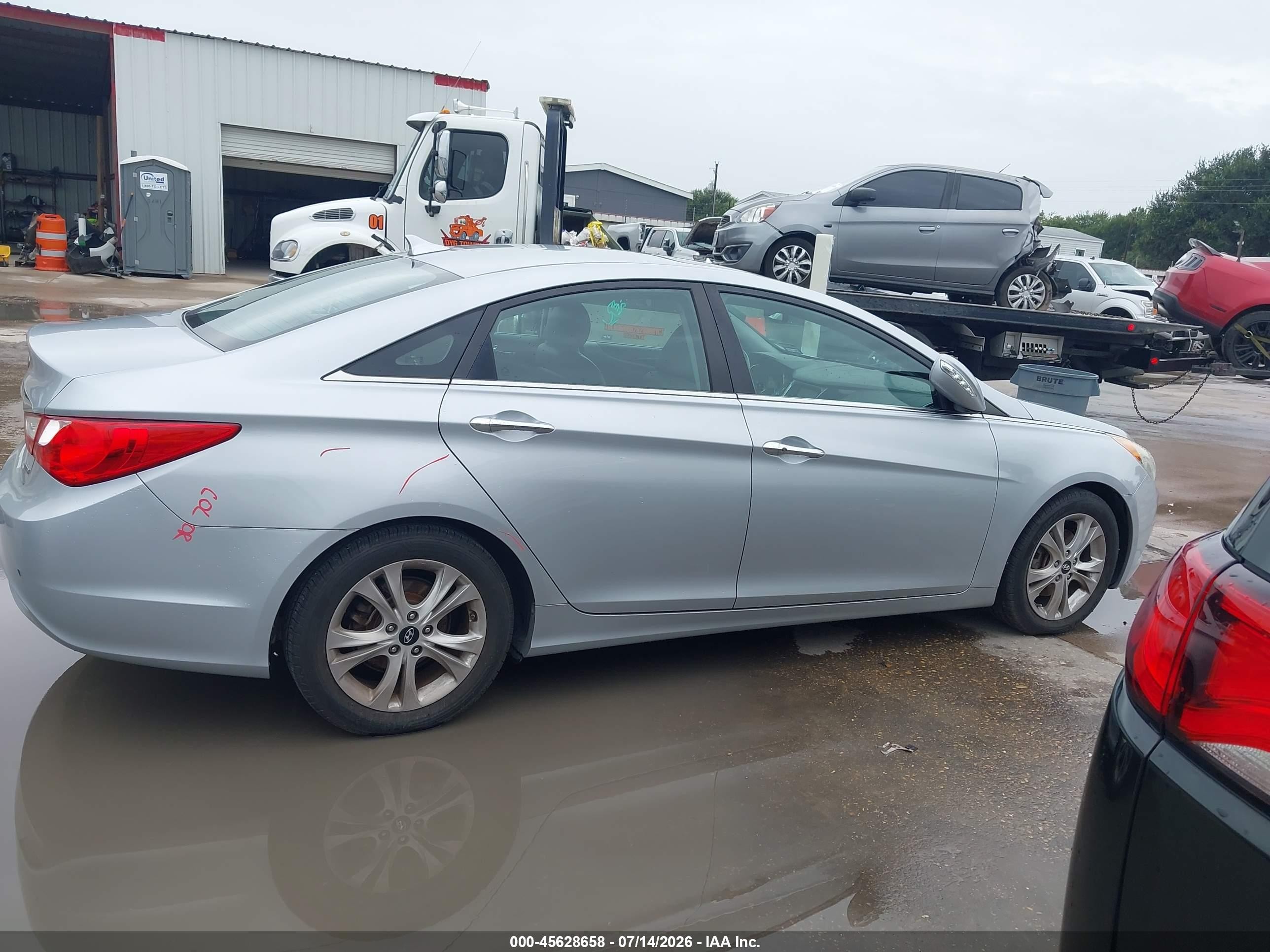 2011 Hyundai Sonata Limited Silver vin: 5NPEC4AC1BH099592