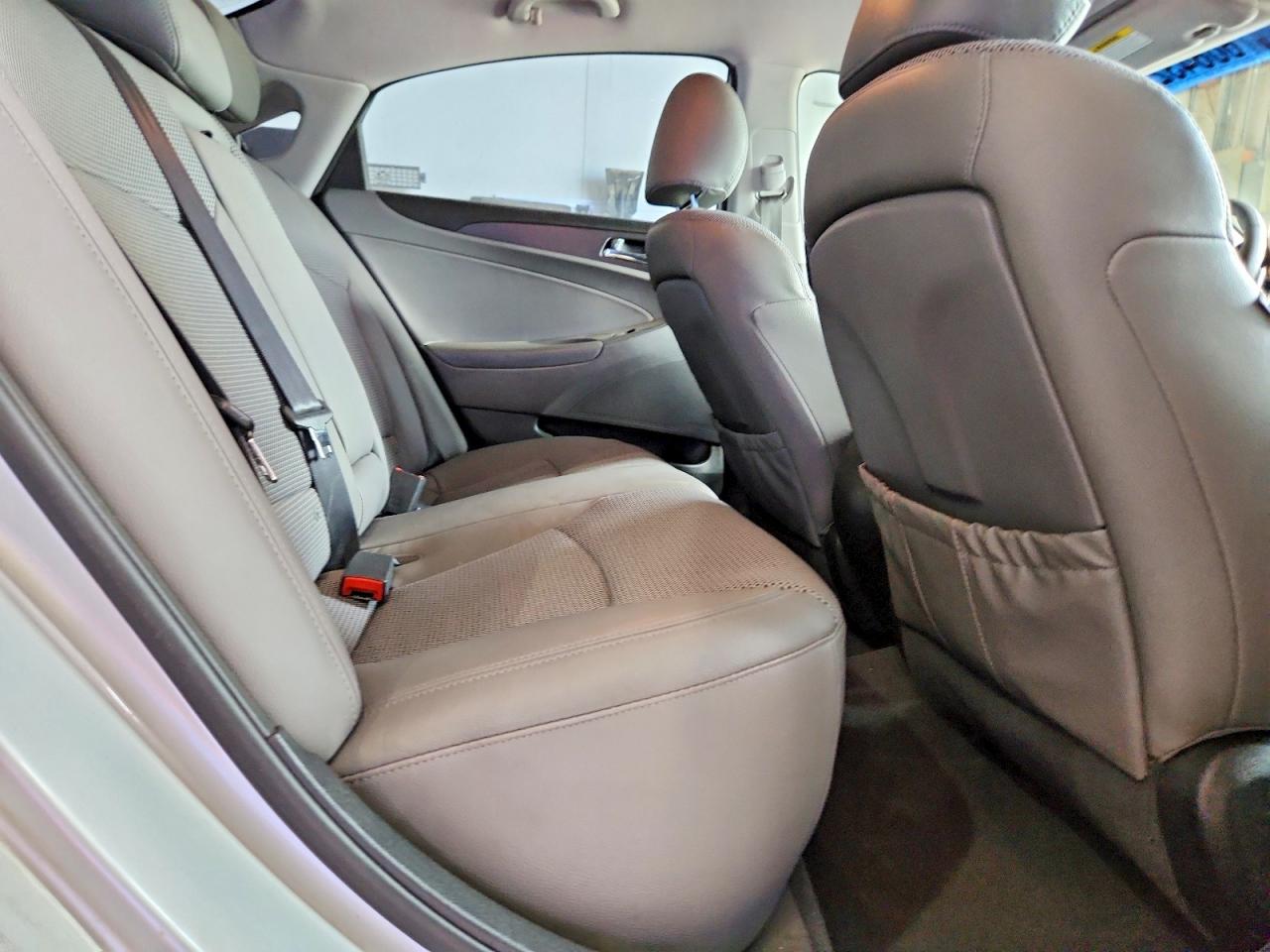 2011 Hyundai Sonata Серебряный vin: 5NPEC4AC1BH263021