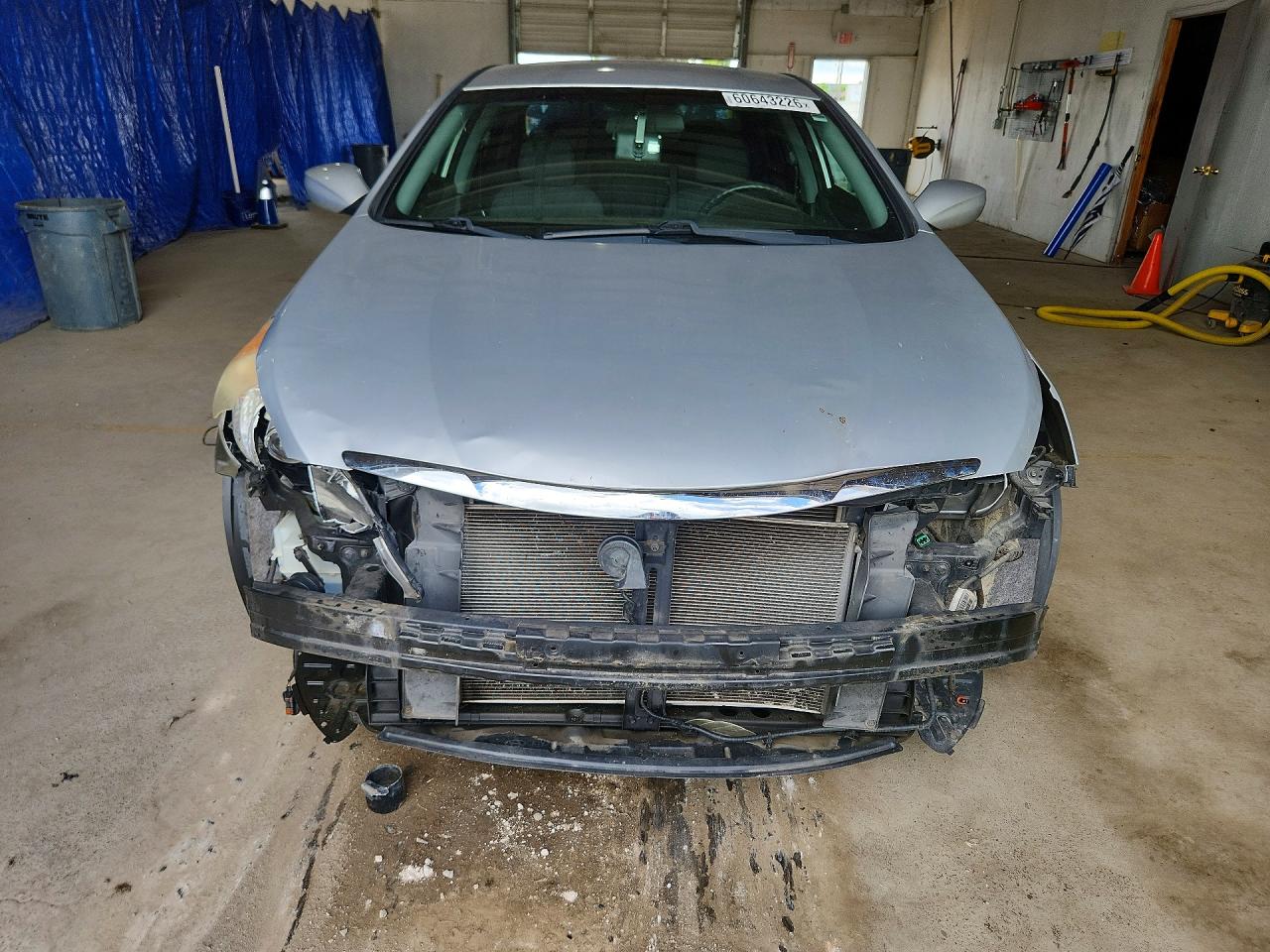 2011 Hyundai Sonata Серебряный vin: 5NPEC4AC1BH263021