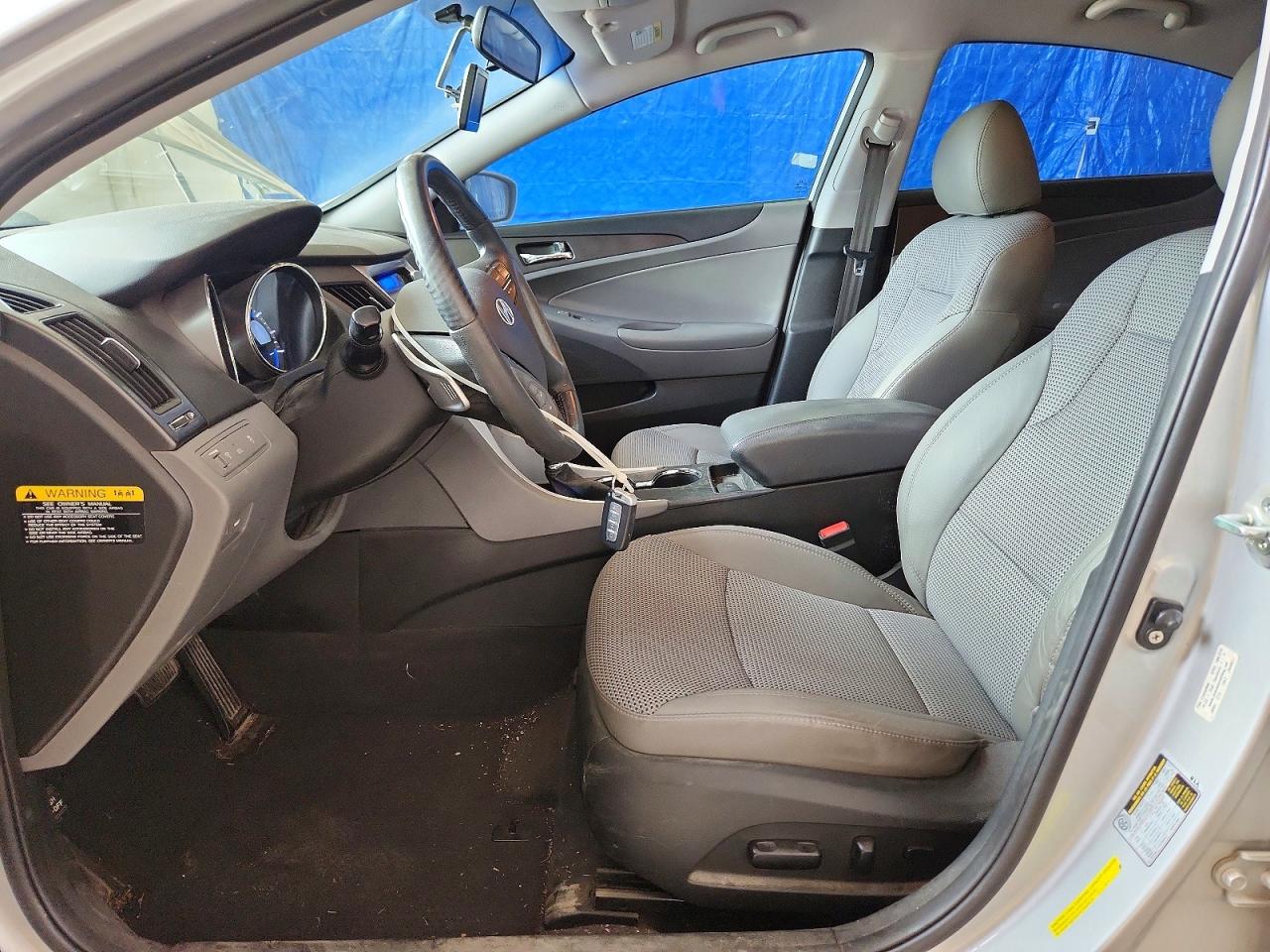 2011 Hyundai Sonata Серебряный vin: 5NPEC4AC1BH263021
