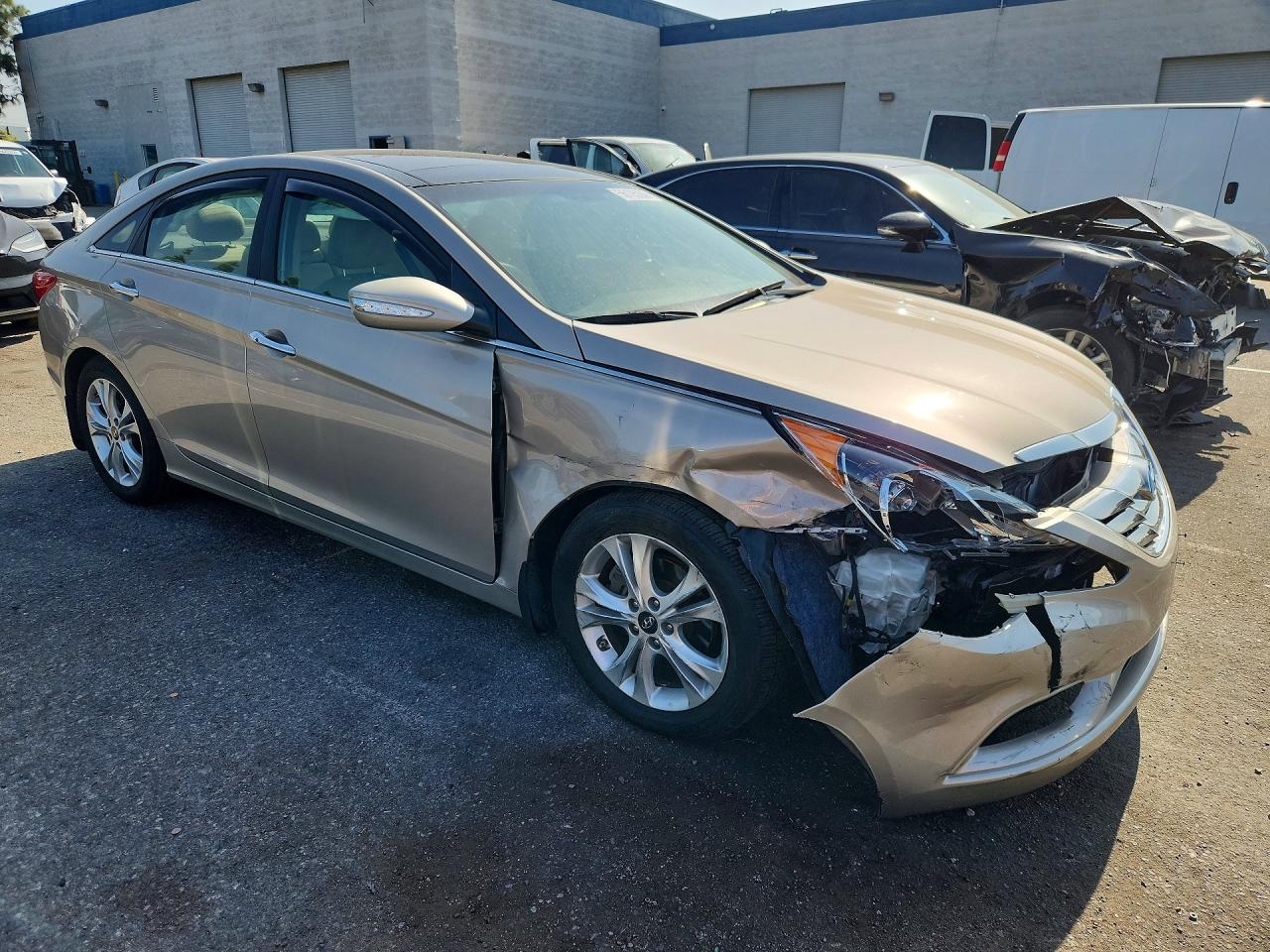 2012 Hyundai Sonata Limited Beige vin: 5NPEC4AC1CH321601