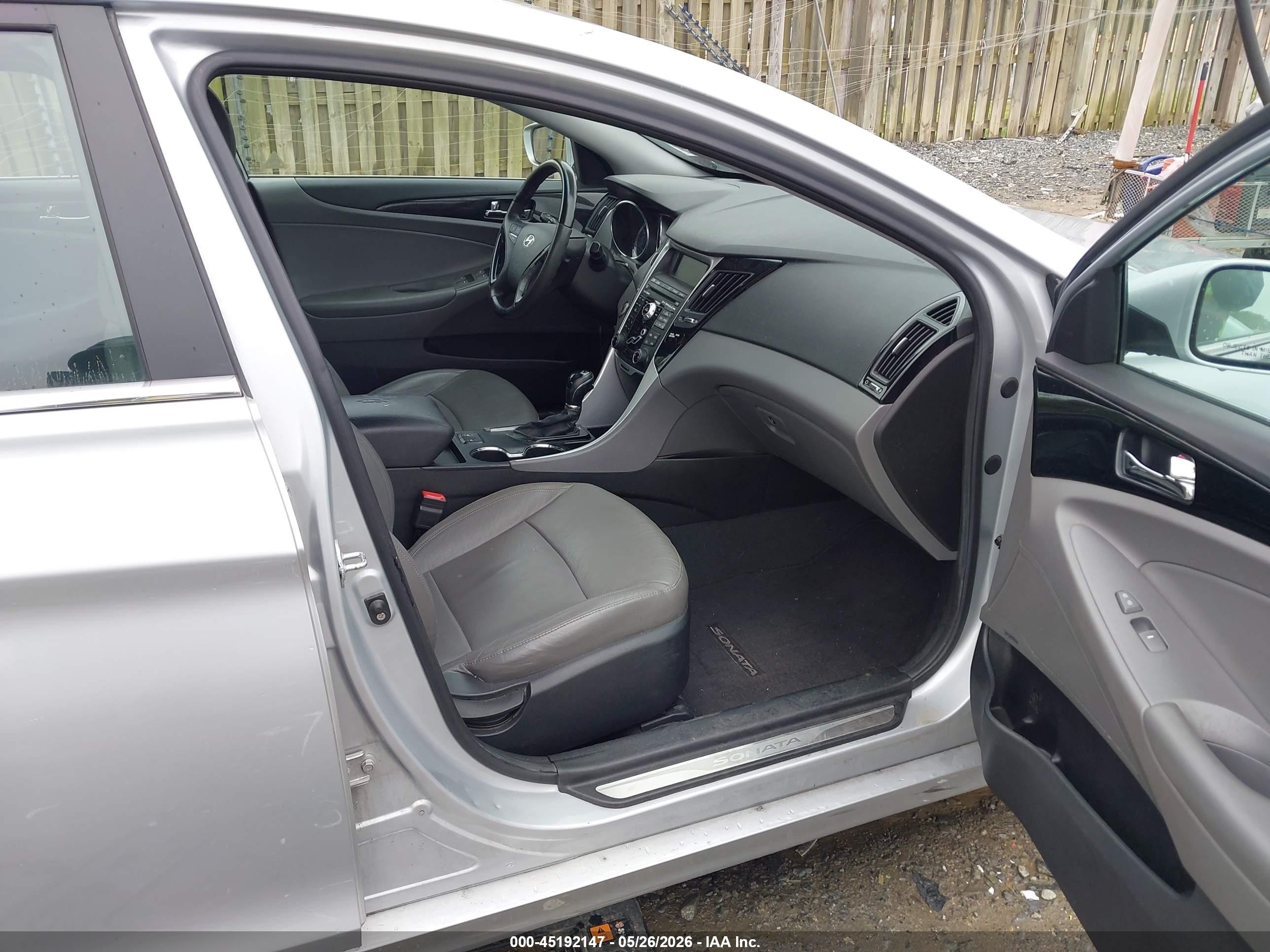 2011 Hyundai Sonata Limited Silver vin: 5NPEC4AC2BH005235