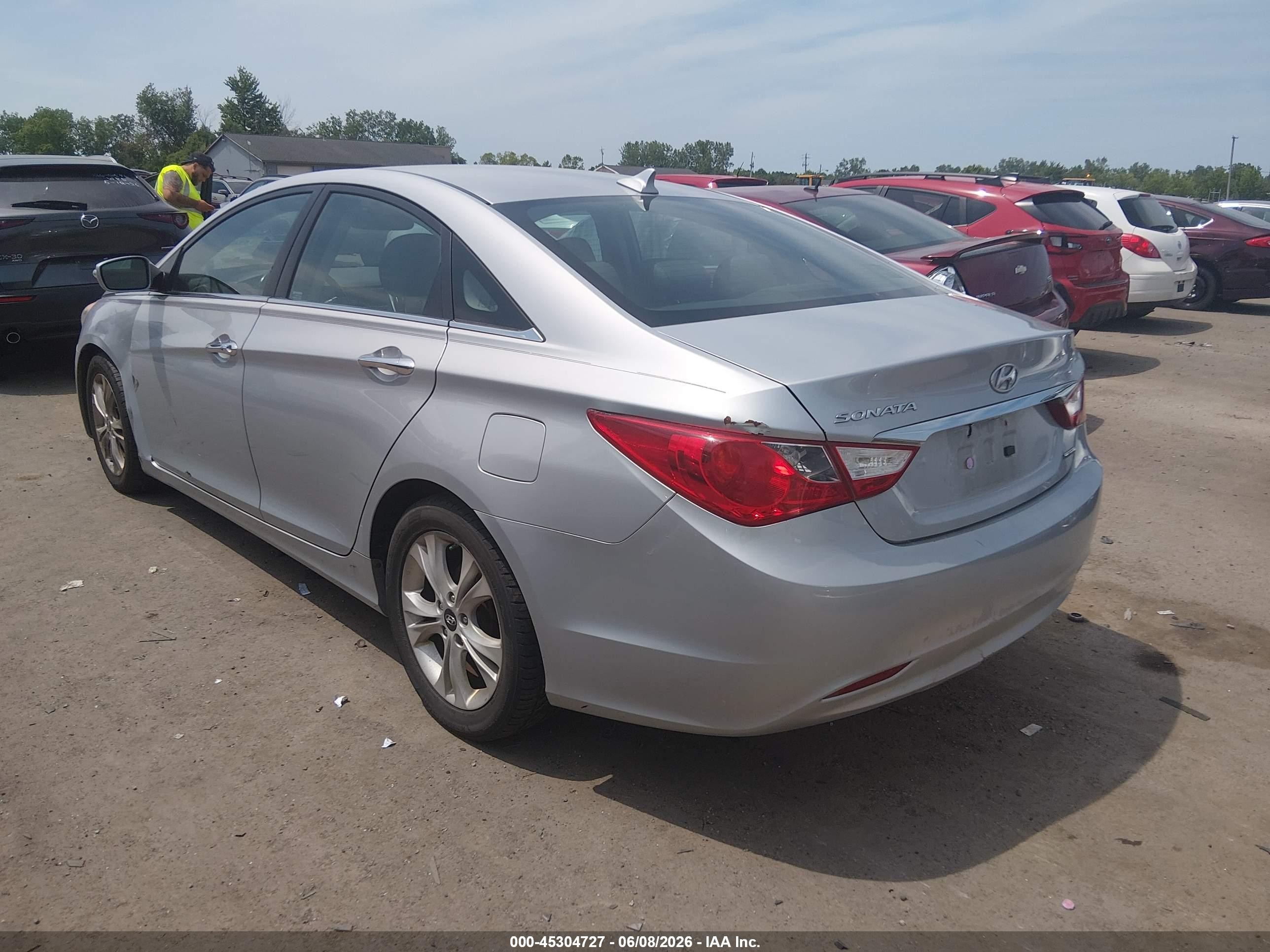 2011 Hyundai Sonata Limited Silver vin: 5NPEC4AC2BH011147