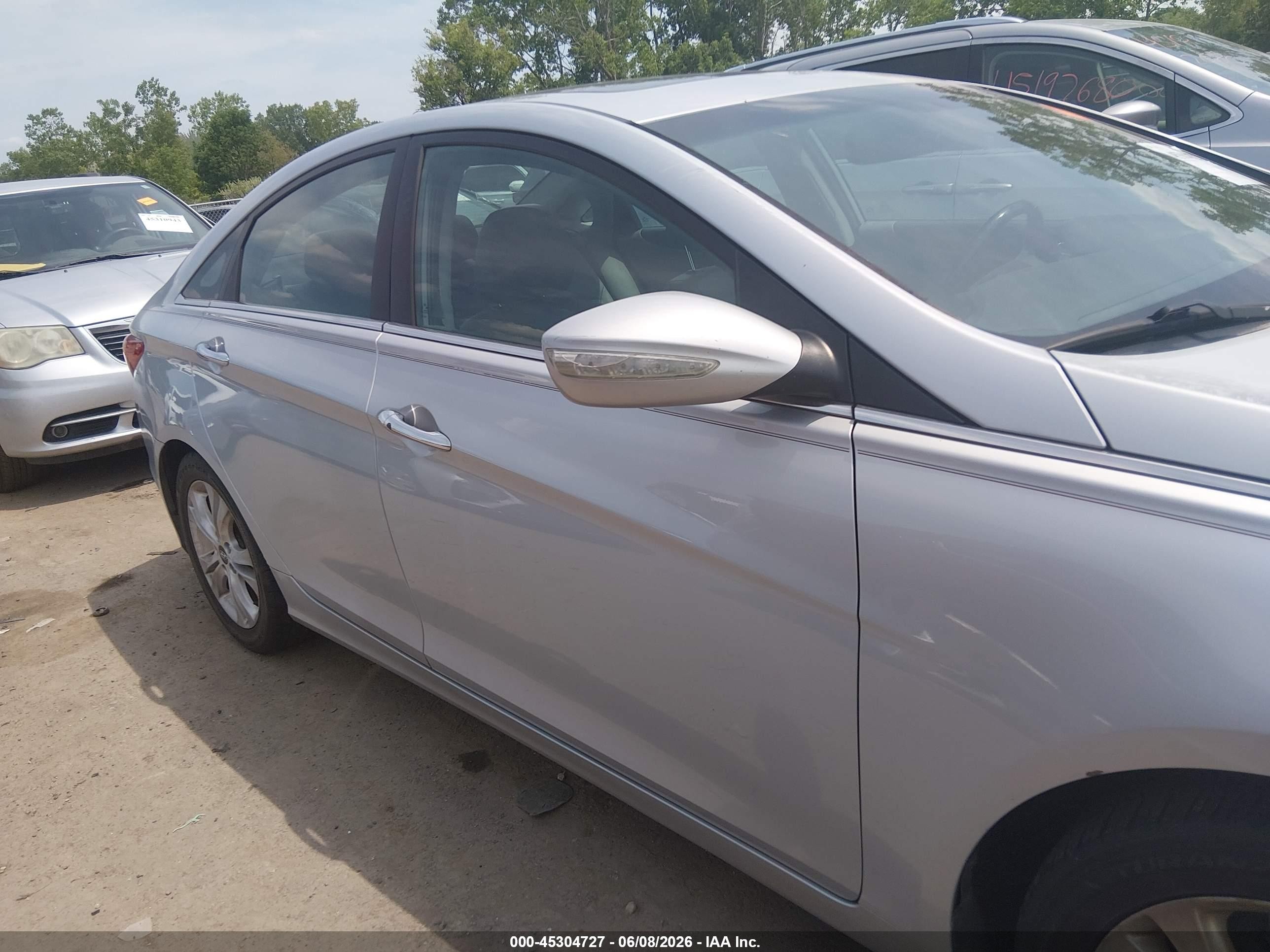 2011 Hyundai Sonata Limited Silver vin: 5NPEC4AC2BH011147