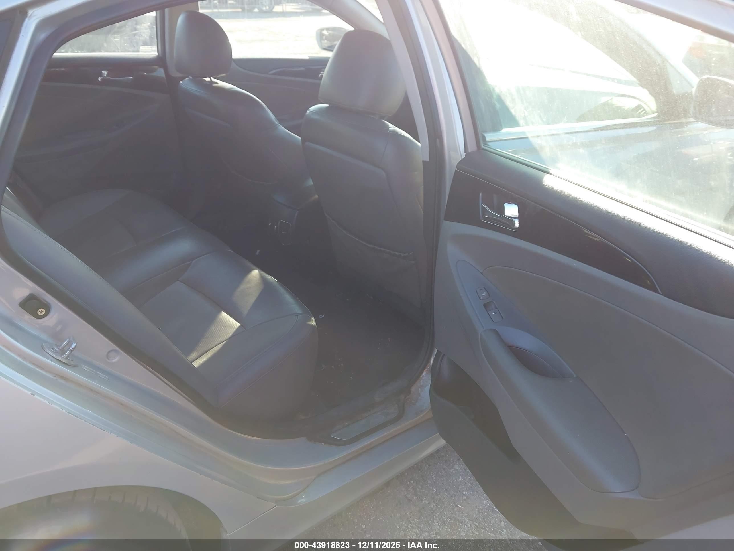 2011 Hyundai Sonata Limited Silver vin: 5NPEC4AC2BH028854