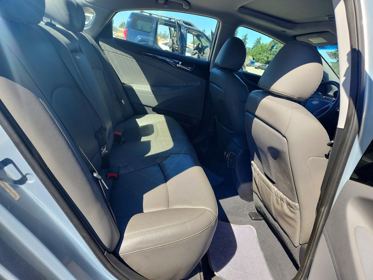 2011 Hyundai Sonata Limited Silver vin: 5NPEC4AC2BH136228