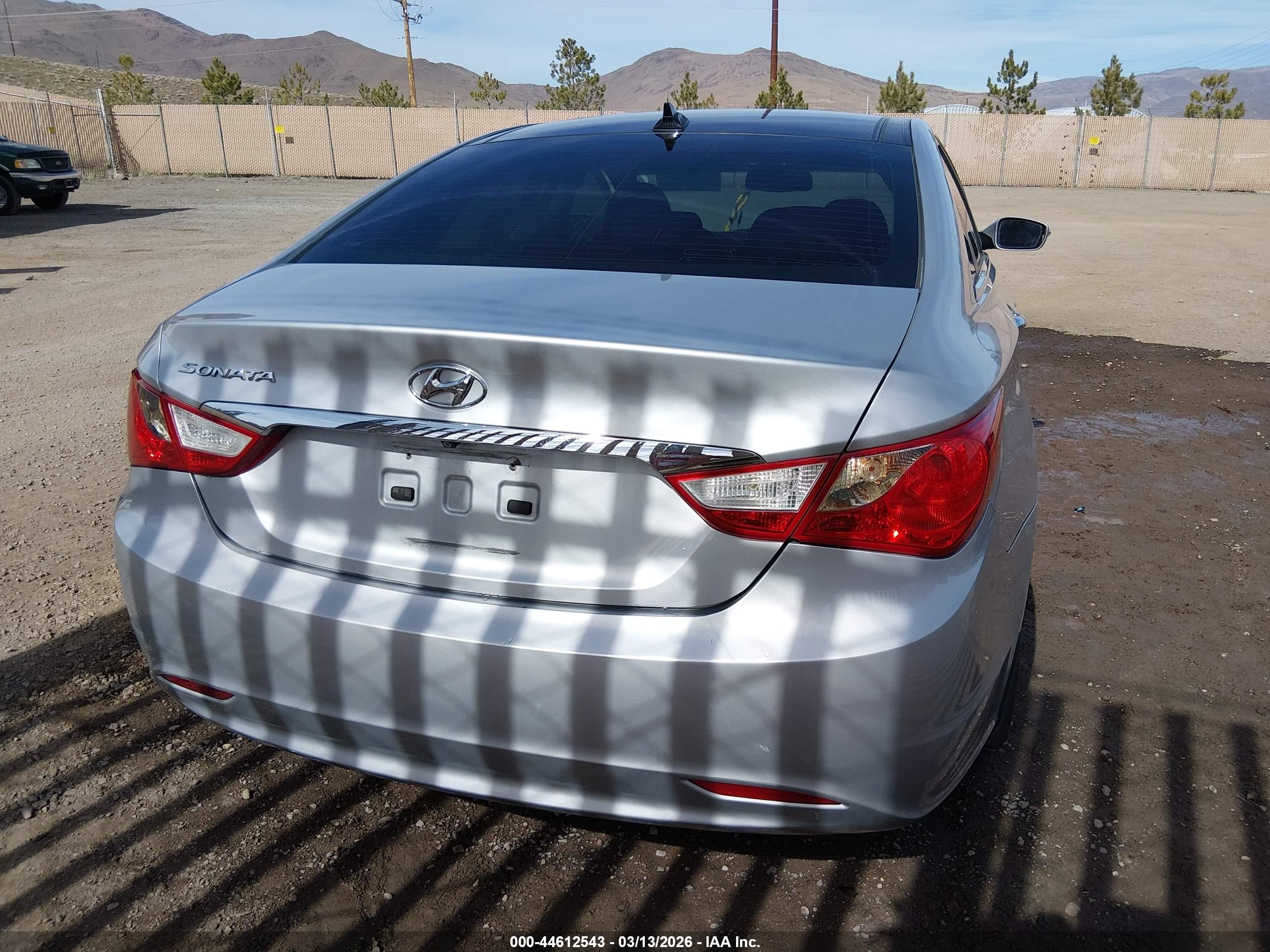 2013 Hyundai Sonata Limited Silver vin: 5NPEC4AC2DH667545