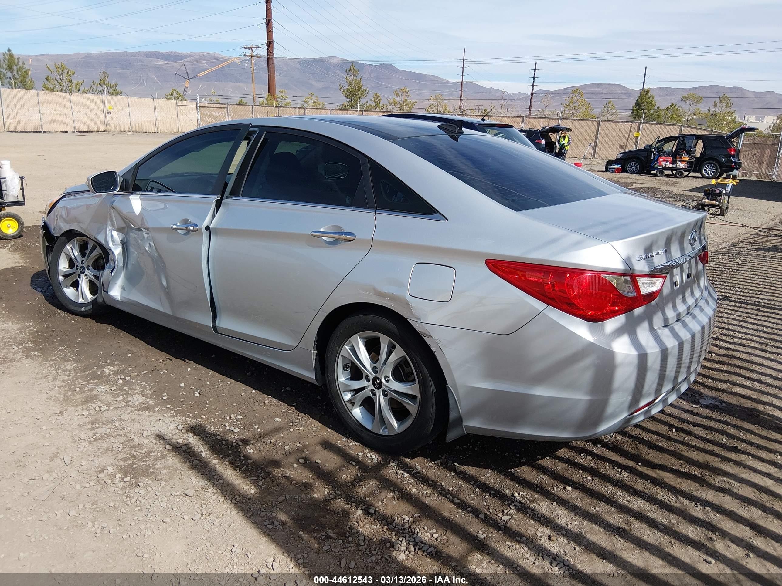 2013 Hyundai Sonata Limited Silver vin: 5NPEC4AC2DH667545