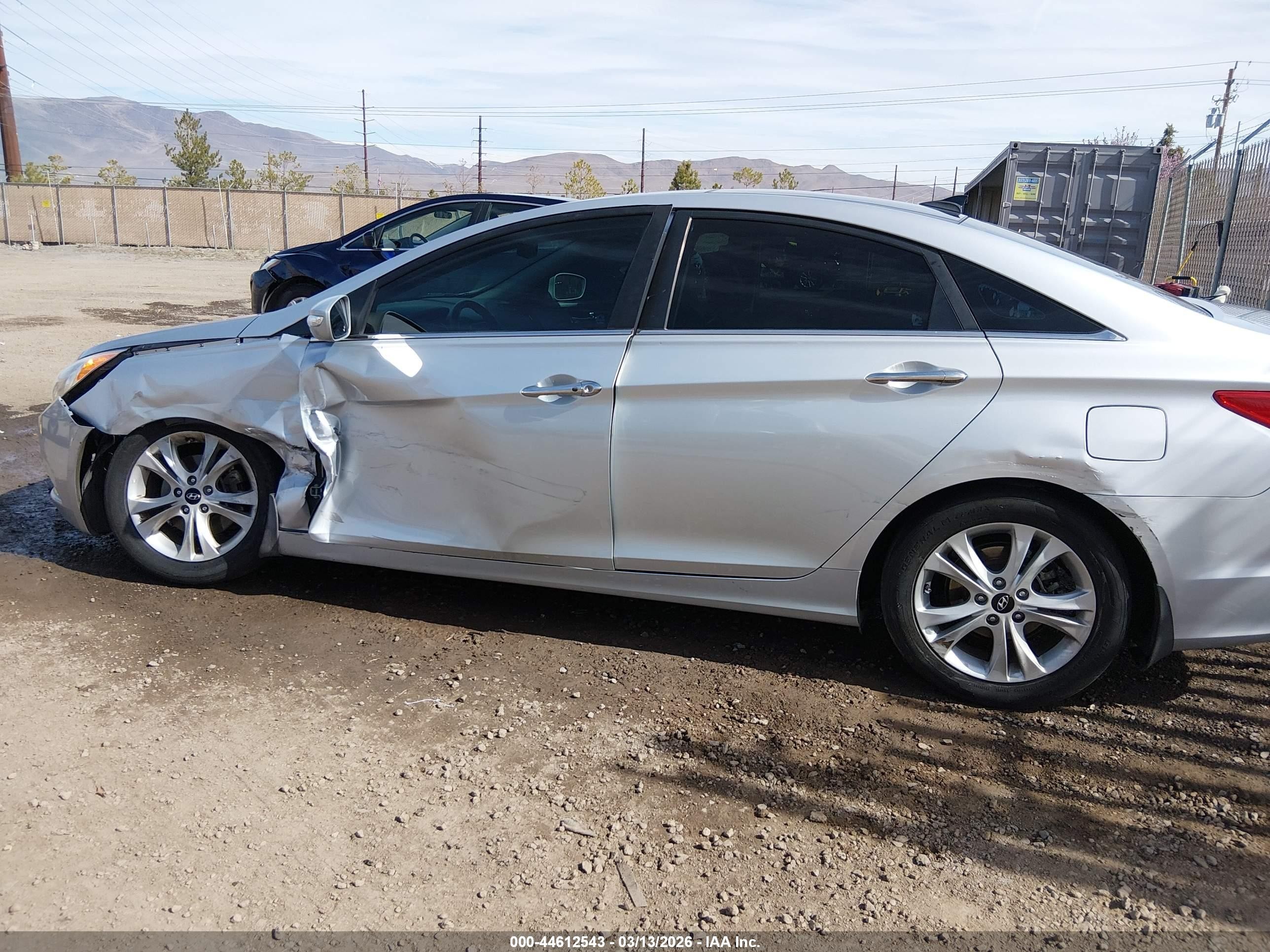 2013 Hyundai Sonata Limited Silver vin: 5NPEC4AC2DH667545