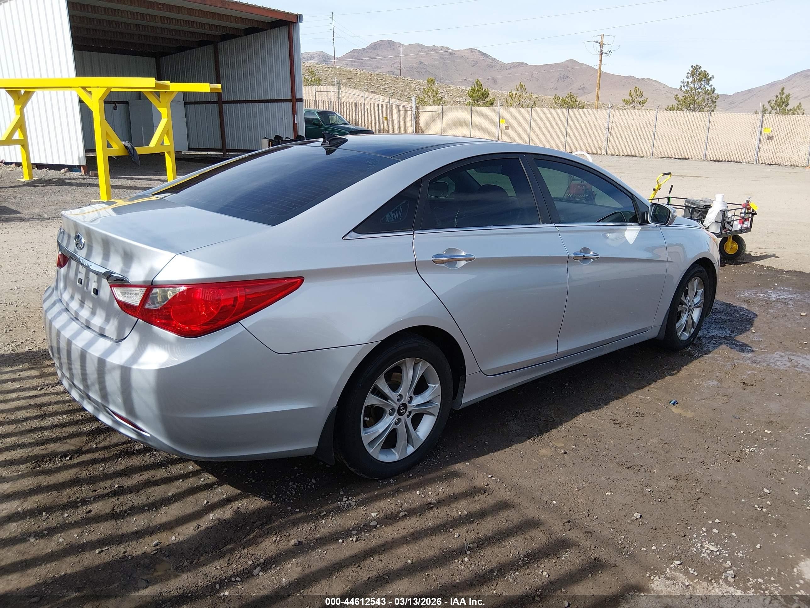 2013 Hyundai Sonata Limited Silver vin: 5NPEC4AC2DH667545