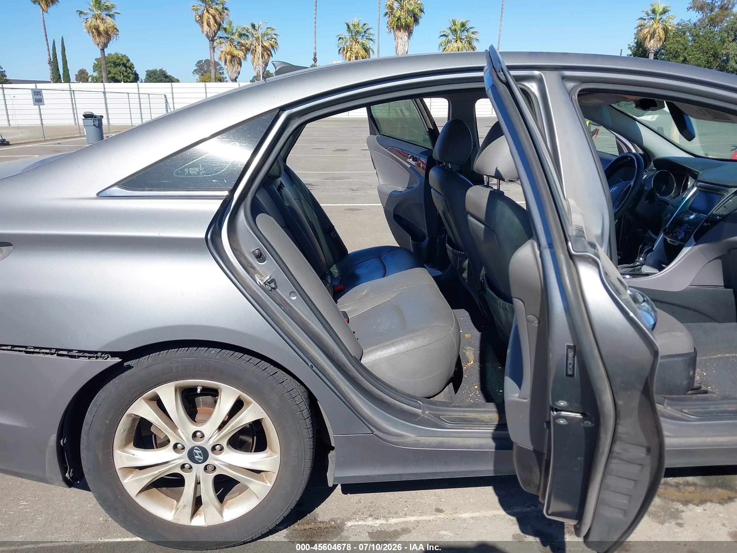 2013 Hyundai Sonata Limited Silver vin: 5NPEC4AC3DH549827