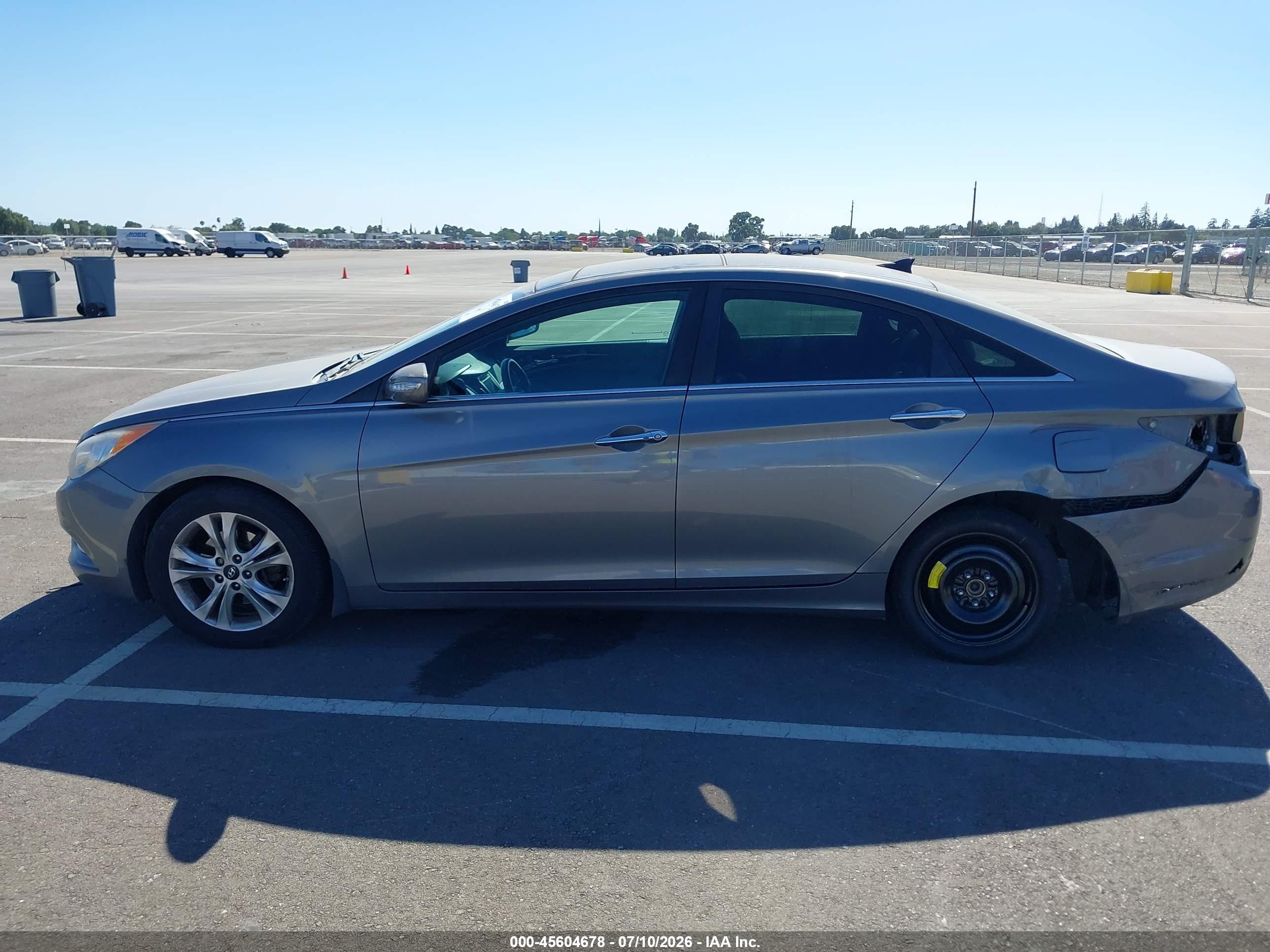 2013 Hyundai Sonata Limited Silver vin: 5NPEC4AC3DH549827
