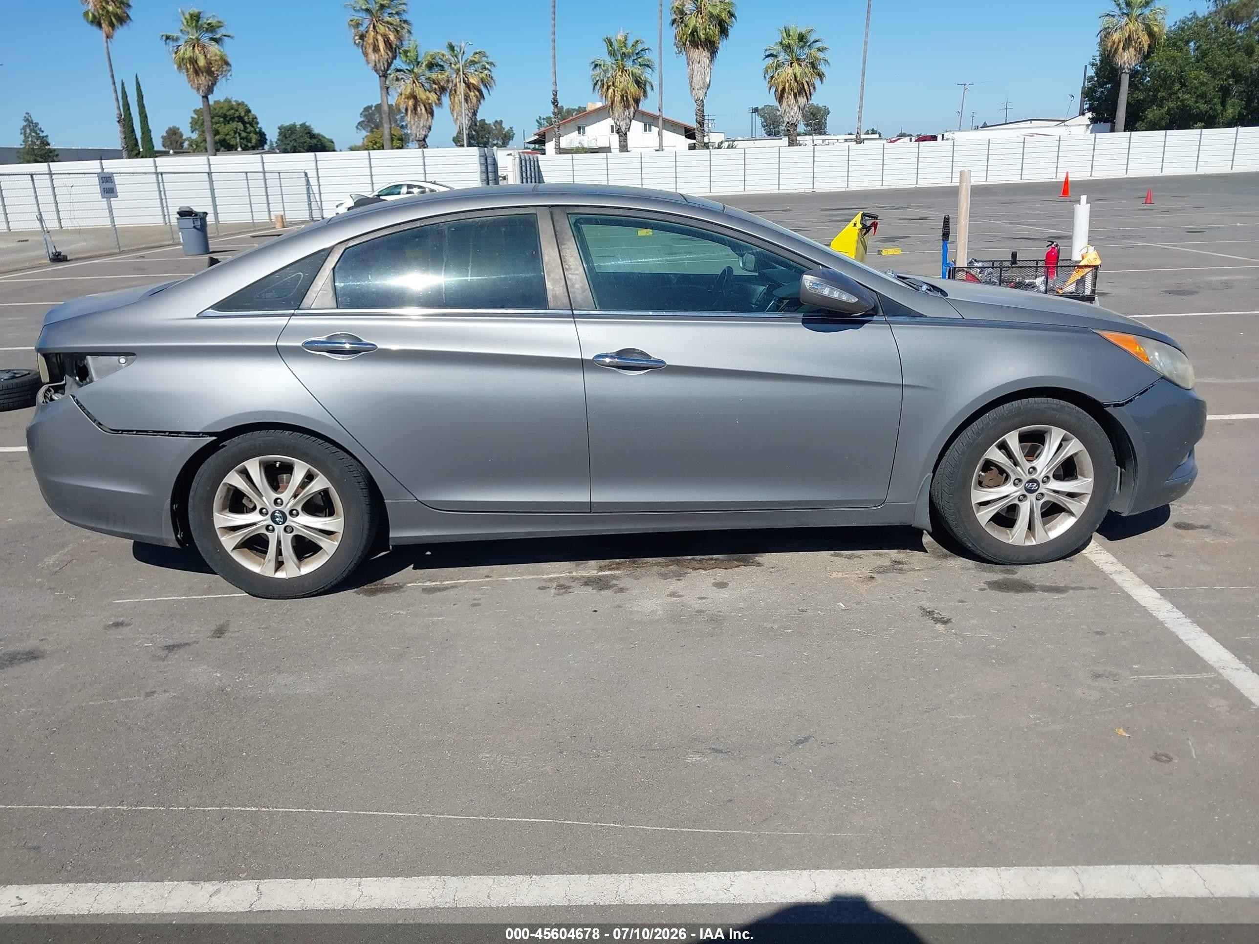 2013 Hyundai Sonata Limited Silver vin: 5NPEC4AC3DH549827