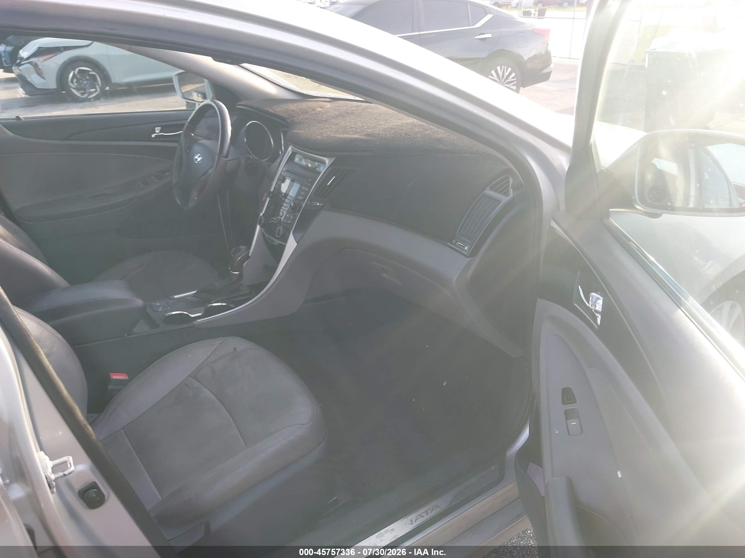 2013 Hyundai Sonata Limited Silver vin: 5NPEC4AC3DH612120