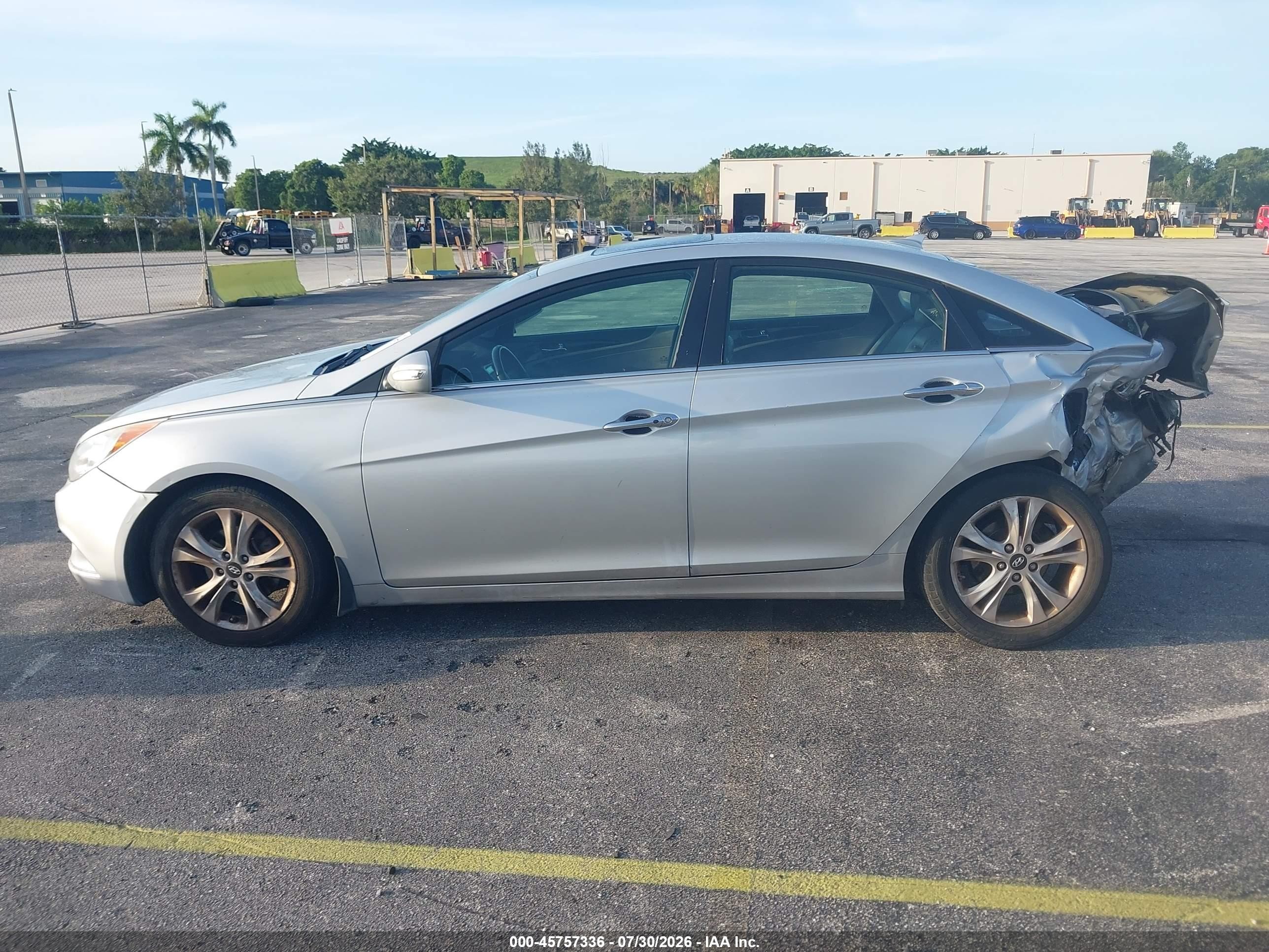 2013 Hyundai Sonata Limited Silver vin: 5NPEC4AC3DH612120