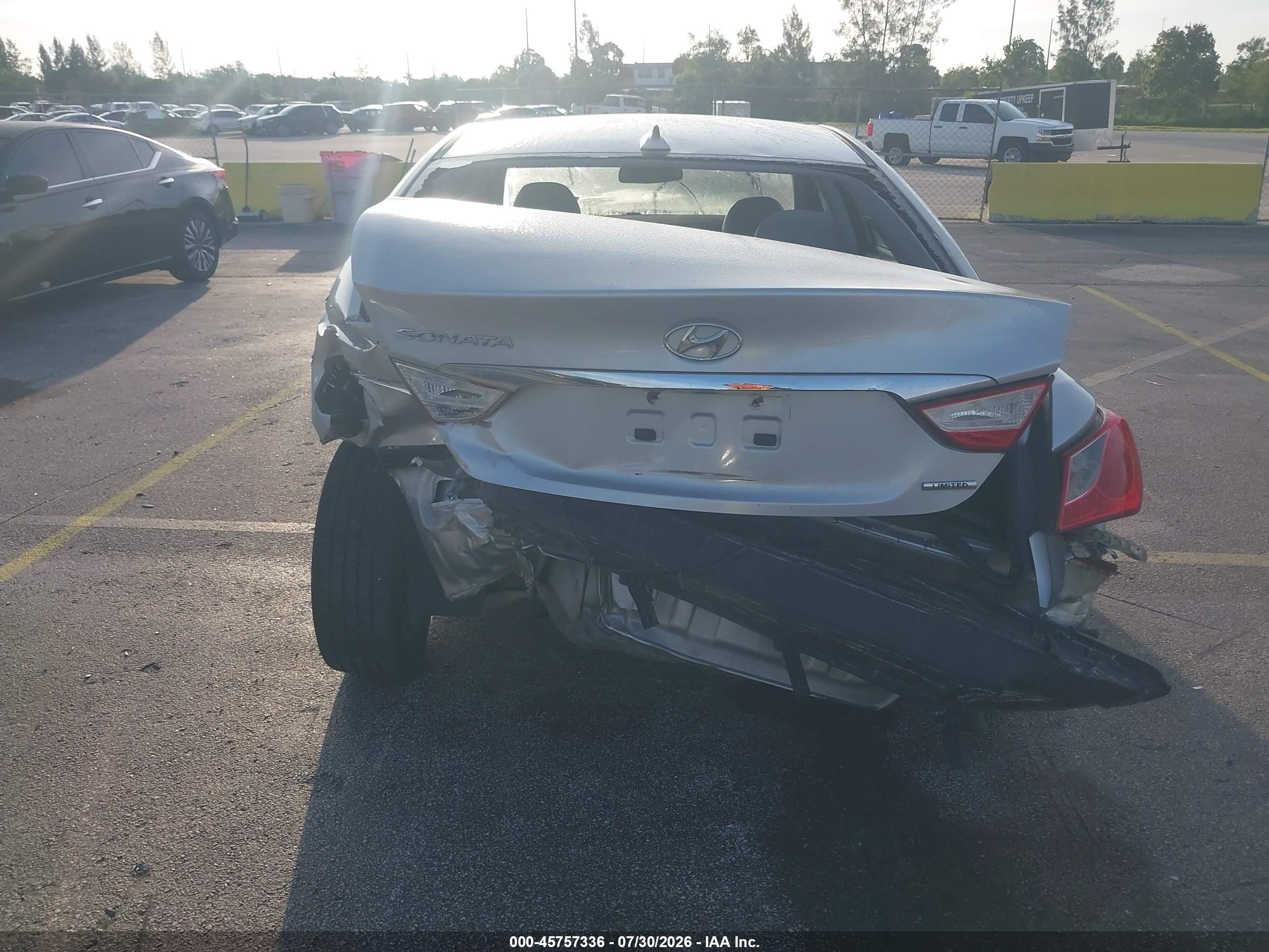 2013 Hyundai Sonata Limited Silver vin: 5NPEC4AC3DH612120