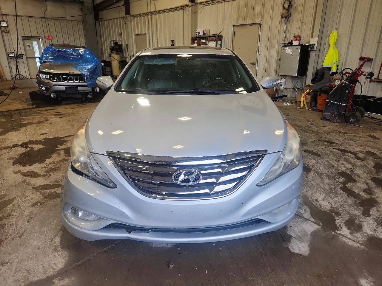 2011 Hyundai Sonata Limited Silver vin: 5NPEC4AC4BH125392