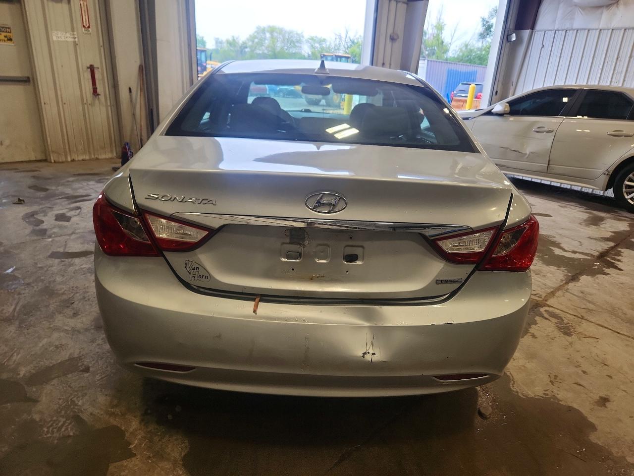 2011 Hyundai Sonata Limited Silver vin: 5NPEC4AC4BH125392