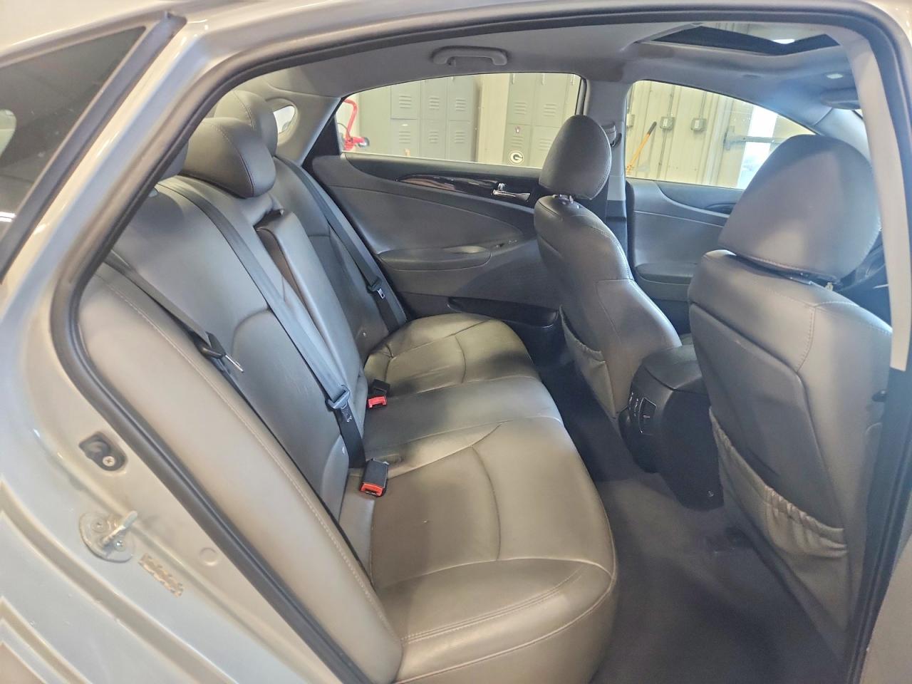 2011 Hyundai Sonata Limited Silver vin: 5NPEC4AC4BH125392
