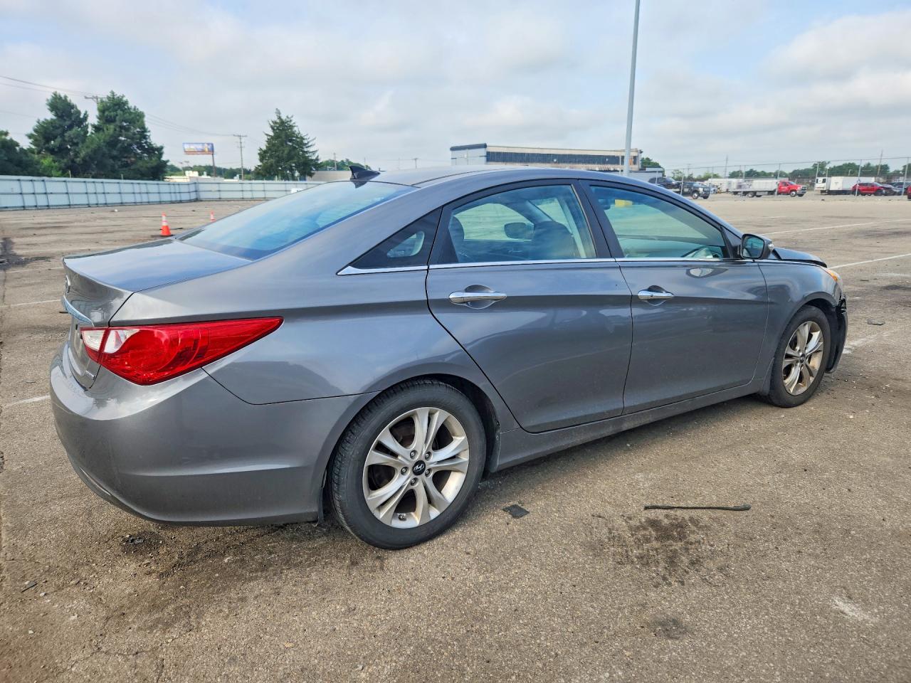 2013 Hyundai Sonata Limited Silver vin: 5NPEC4AC4DH686064
