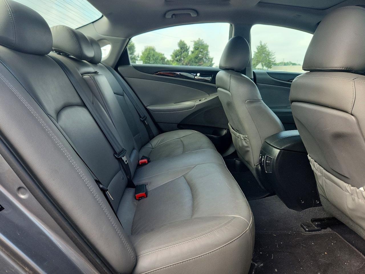 2013 Hyundai Sonata Limited Silver vin: 5NPEC4AC4DH686064
