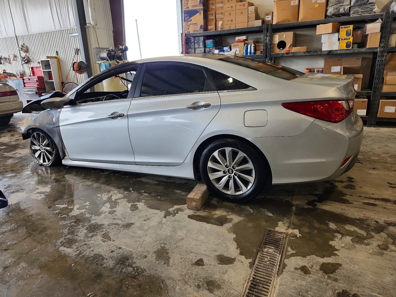 2014 Hyundai Sonata Limited Серебряный vin: 5NPEC4AC4EH839446