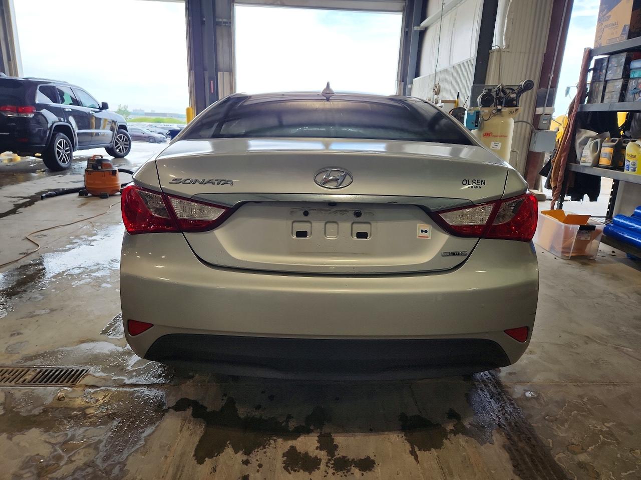 2014 Hyundai Sonata Limited Серебряный vin: 5NPEC4AC4EH839446