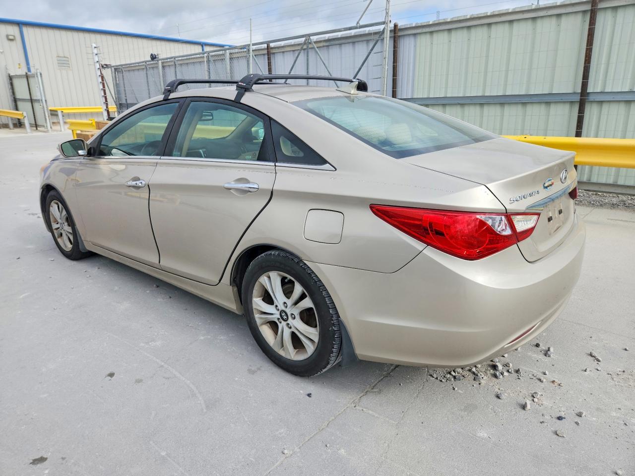 2011 Hyundai Sonata Limited Желто-коричневый vin: 5NPEC4AC5BH154951