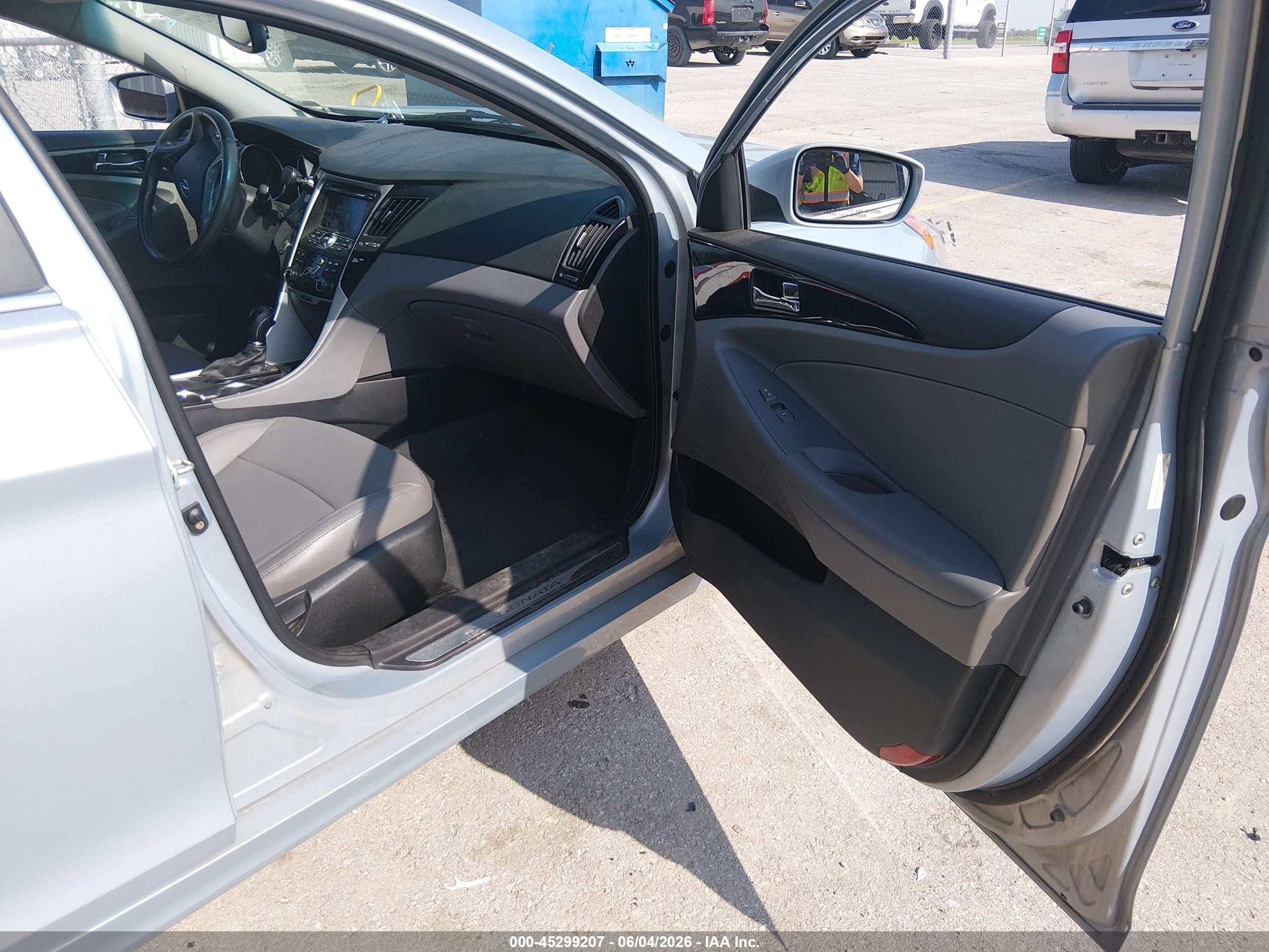 2011 Hyundai Sonata Limited Silver vin: 5NPEC4AC6BH024855