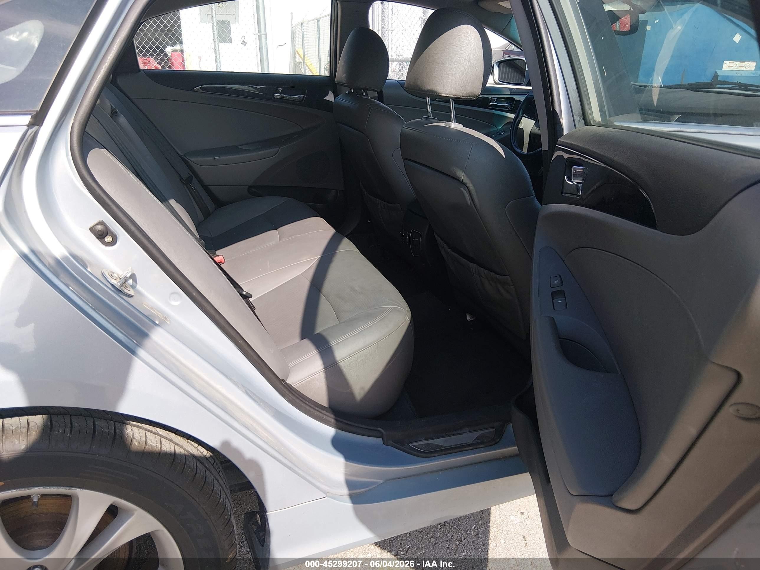 2011 Hyundai Sonata Limited Silver vin: 5NPEC4AC6BH024855