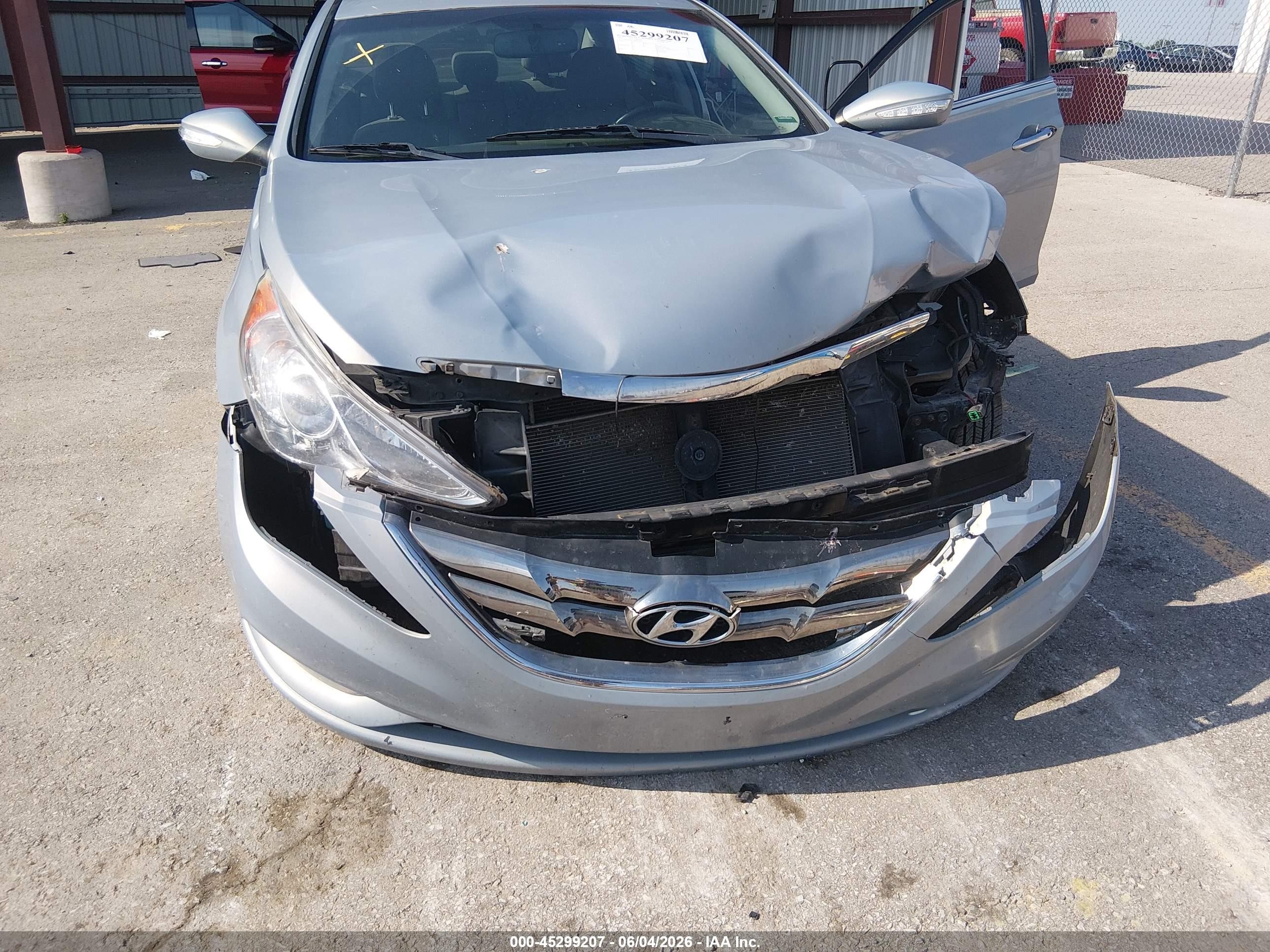 2011 Hyundai Sonata Limited Silver vin: 5NPEC4AC6BH024855