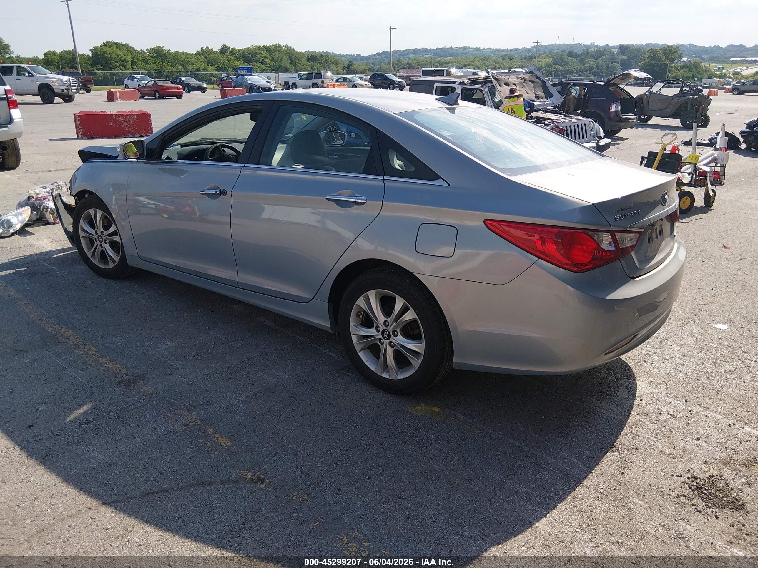 2011 Hyundai Sonata Limited Silver vin: 5NPEC4AC6BH024855