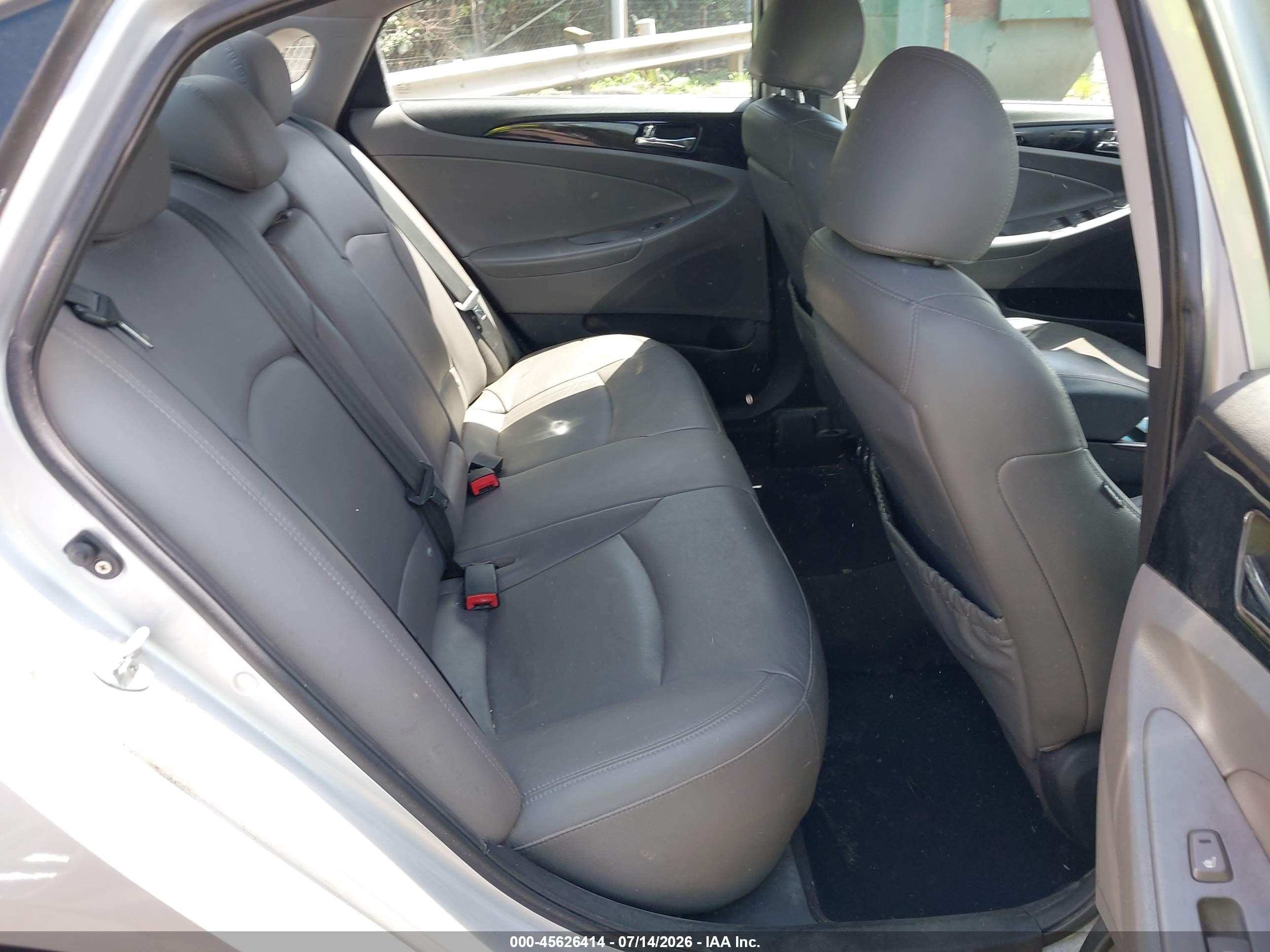 2011 Hyundai Sonata Limited Silver vin: 5NPEC4AC6BH032504