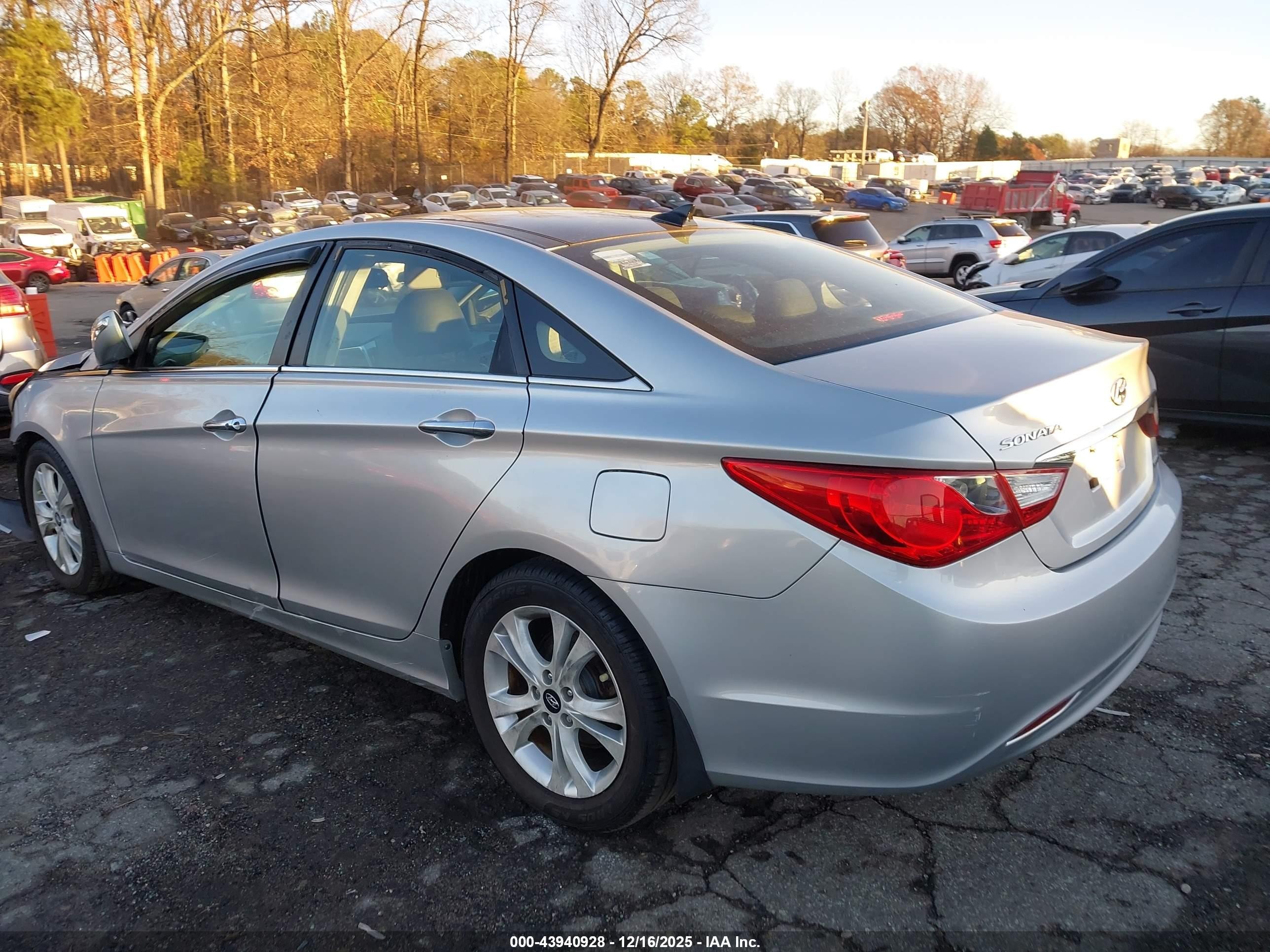 2012 Hyundai Sonata Limited Silver vin: 5NPEC4AC6CH392177