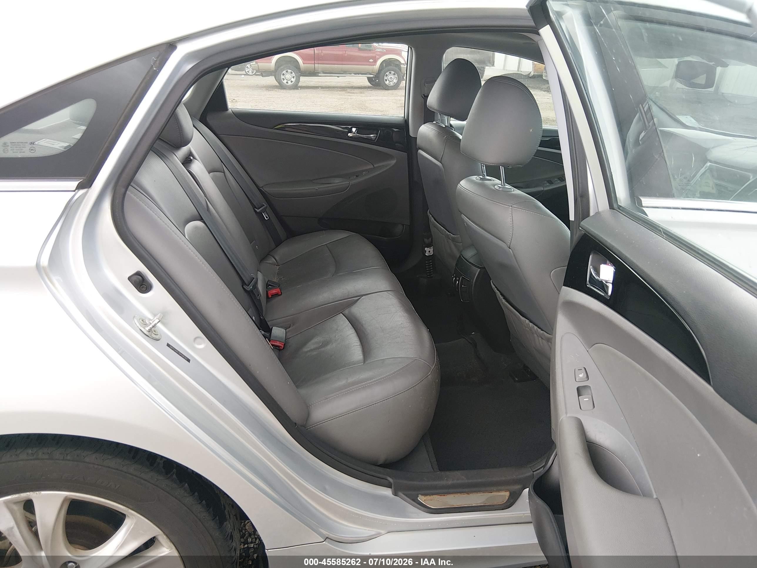 2013 Hyundai Sonata Limited Silver vin: 5NPEC4AC7DH590302