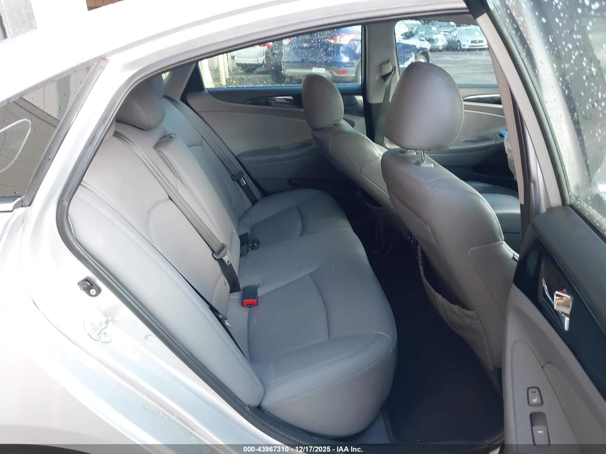 2011 Hyundai Sonata Limited Silver vin: 5NPEC4AC8BH004896