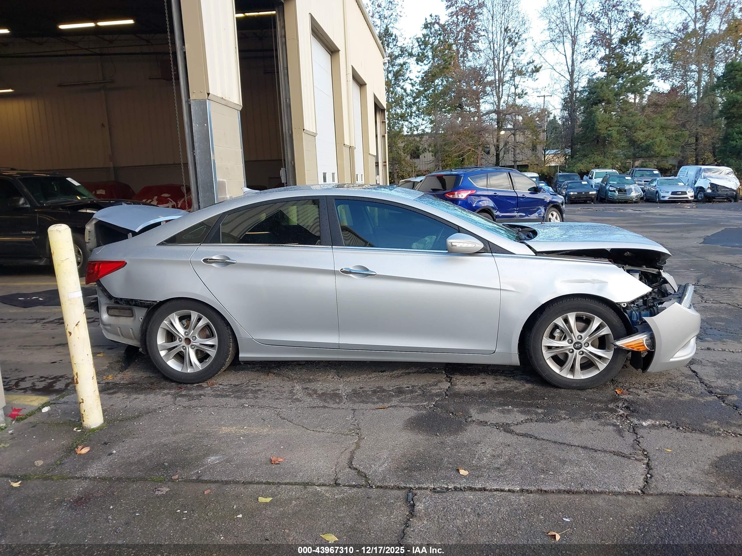 2011 Hyundai Sonata Limited Silver vin: 5NPEC4AC8BH004896