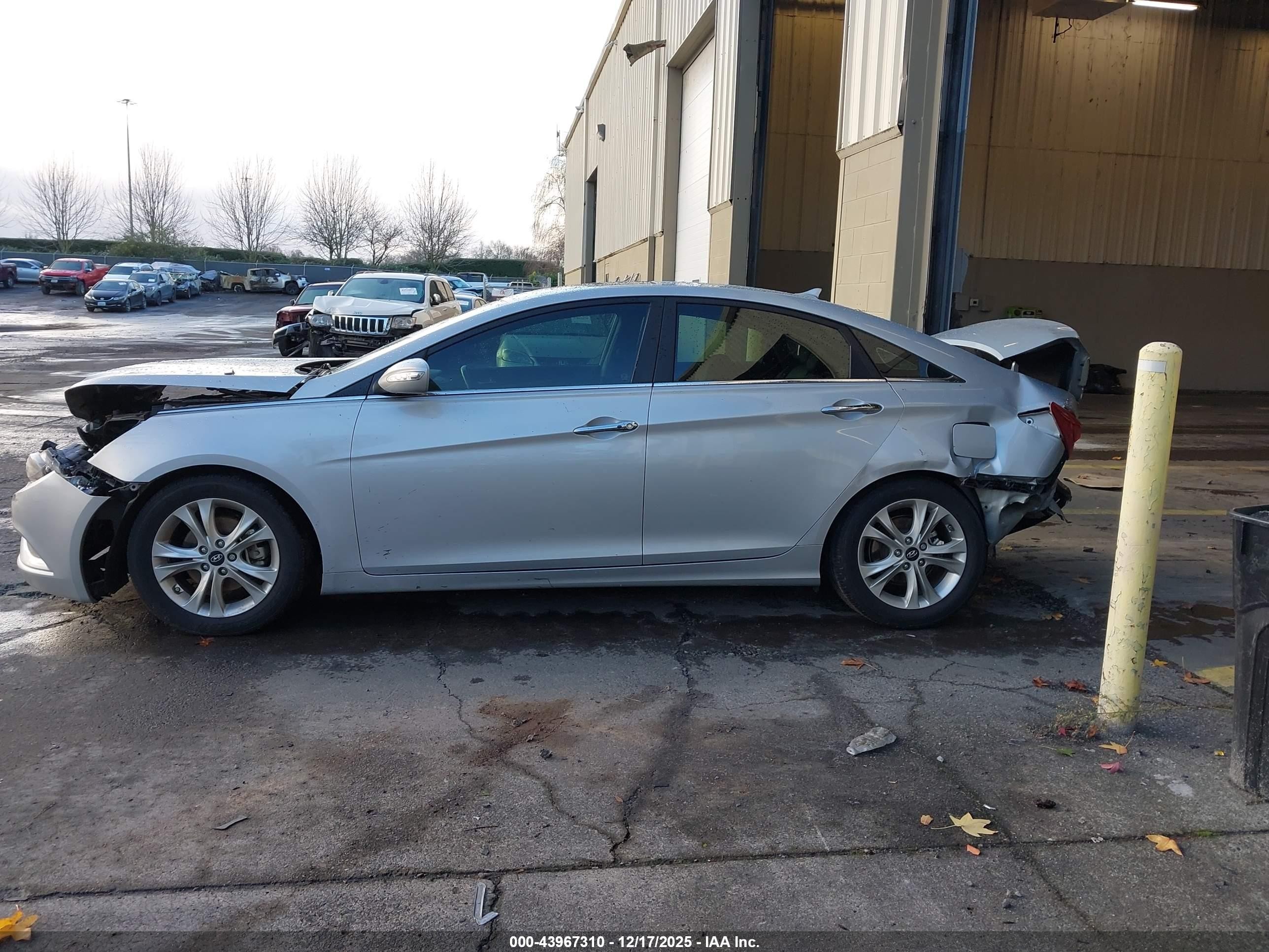 2011 Hyundai Sonata Limited Silver vin: 5NPEC4AC8BH004896